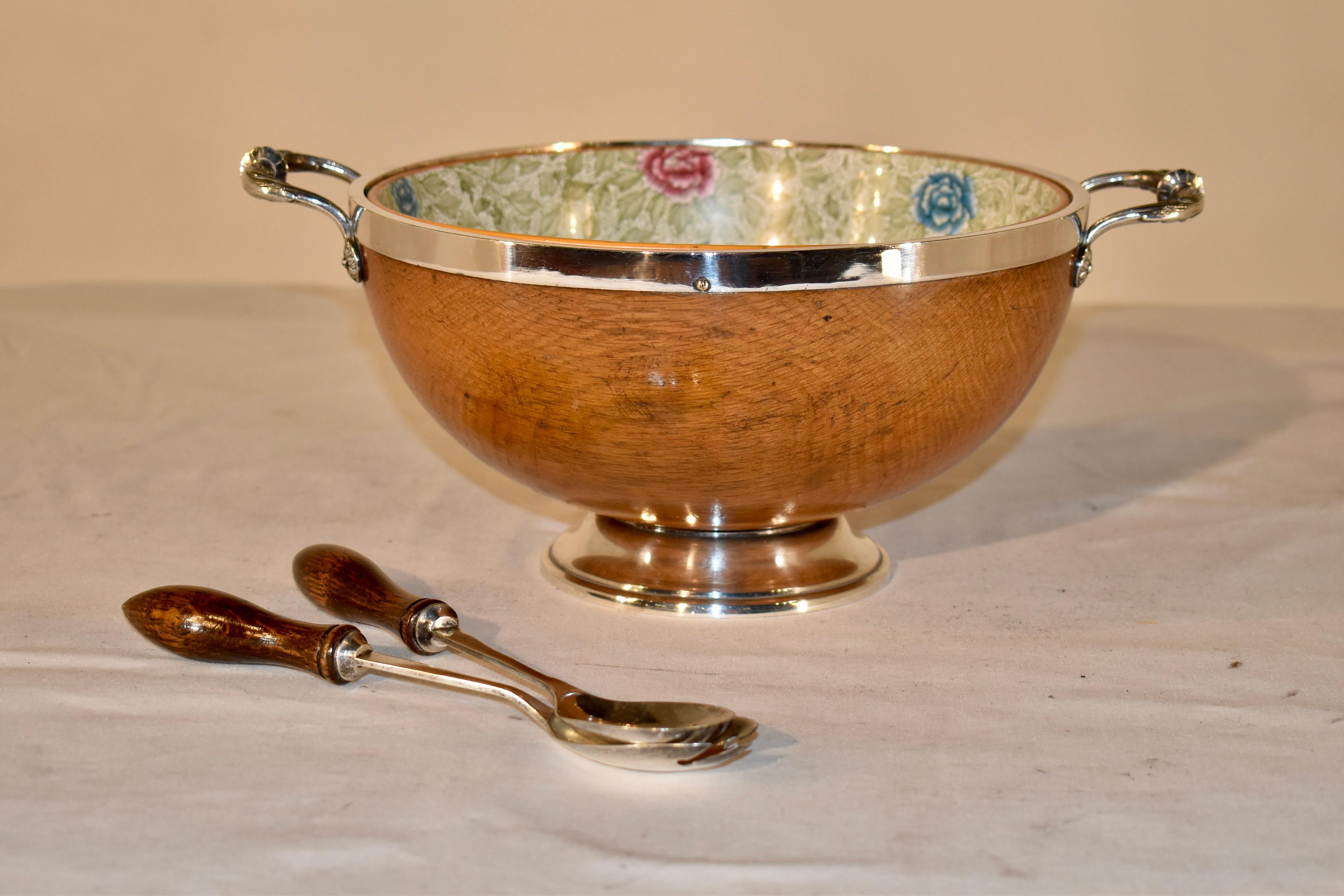 Ciotola inglese in verde con servitori, CIRCA 1900 in vendita 1