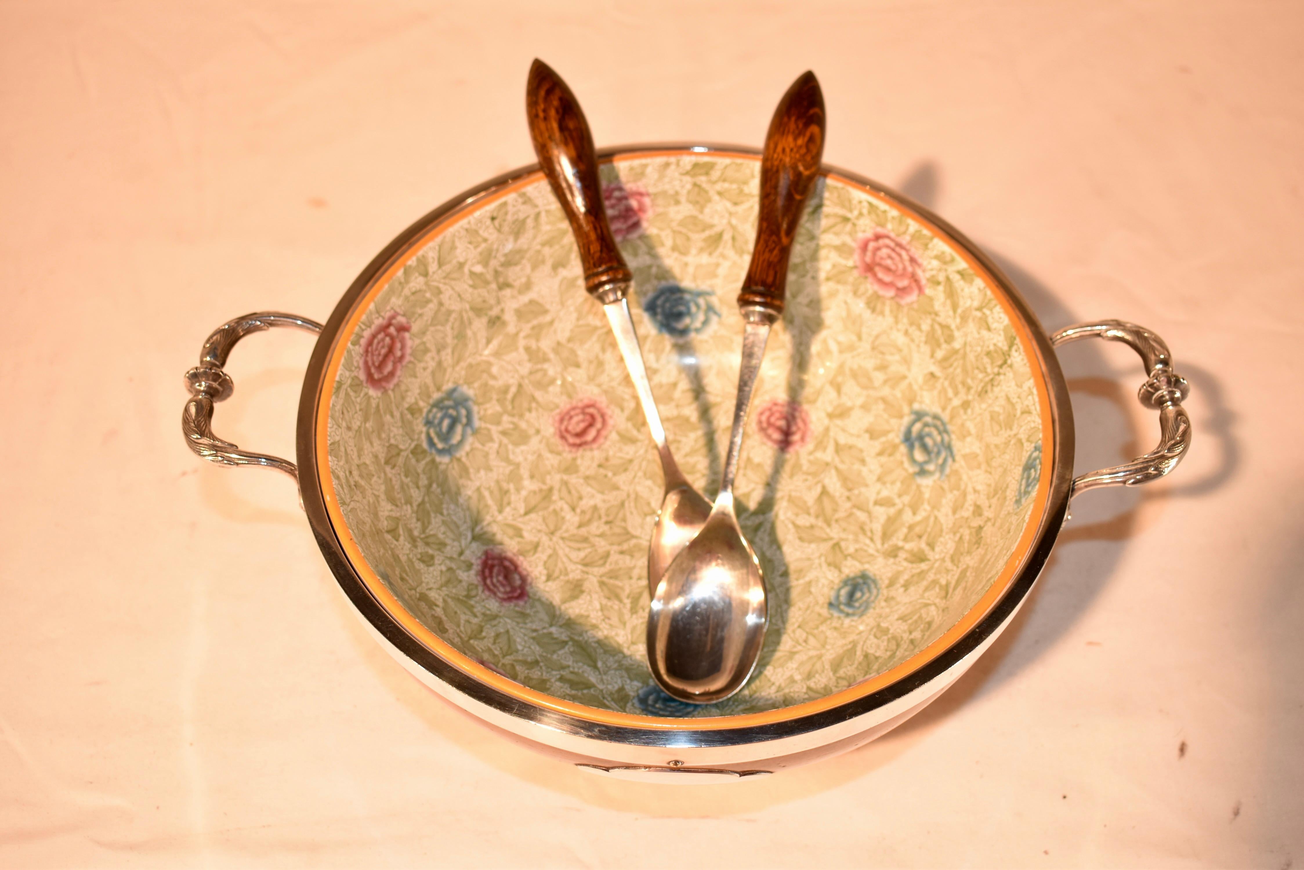 Ciotola inglese in verde con servitori, CIRCA 1900 in vendita 3