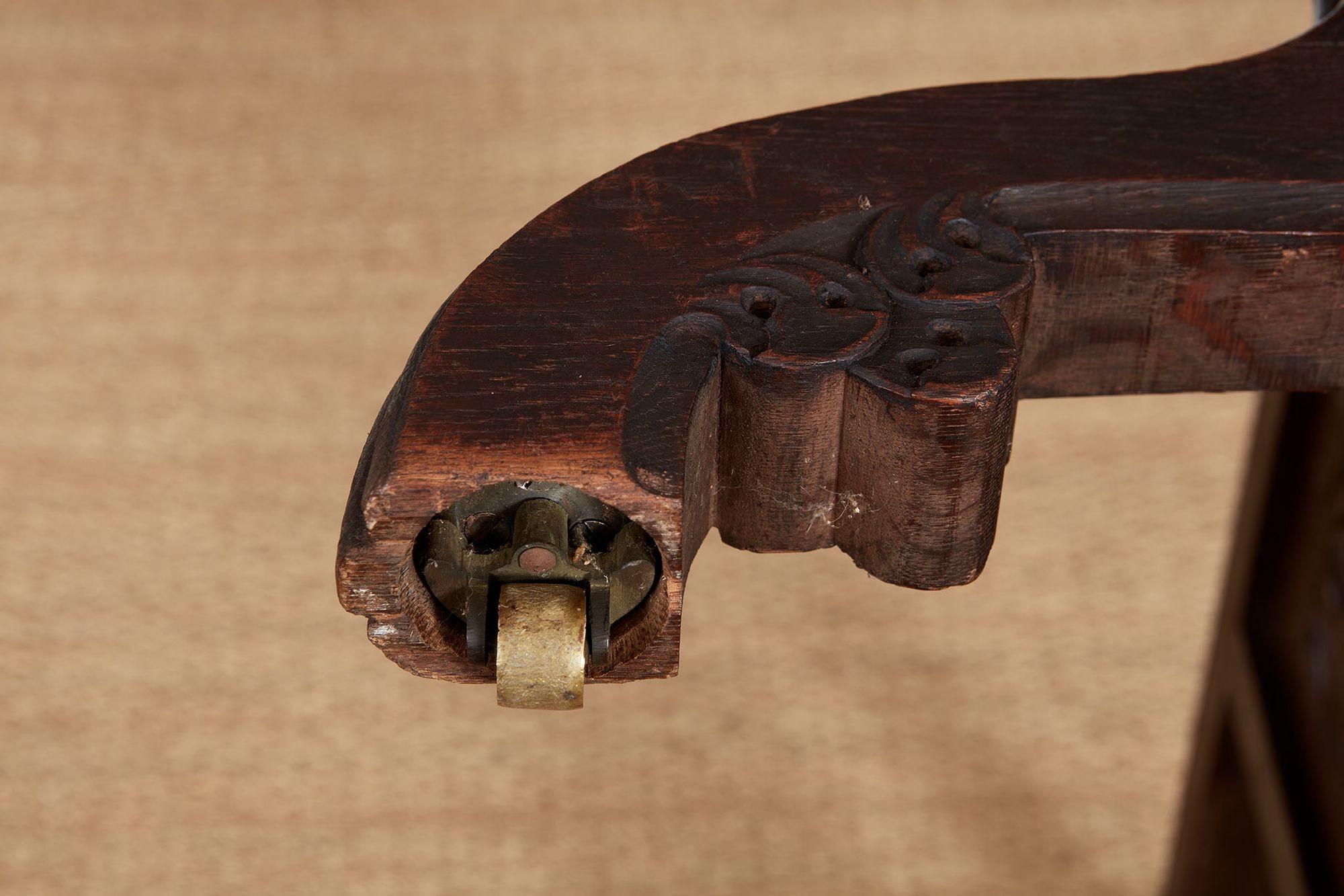 Table centrale à tréteaux anglais en vente 3