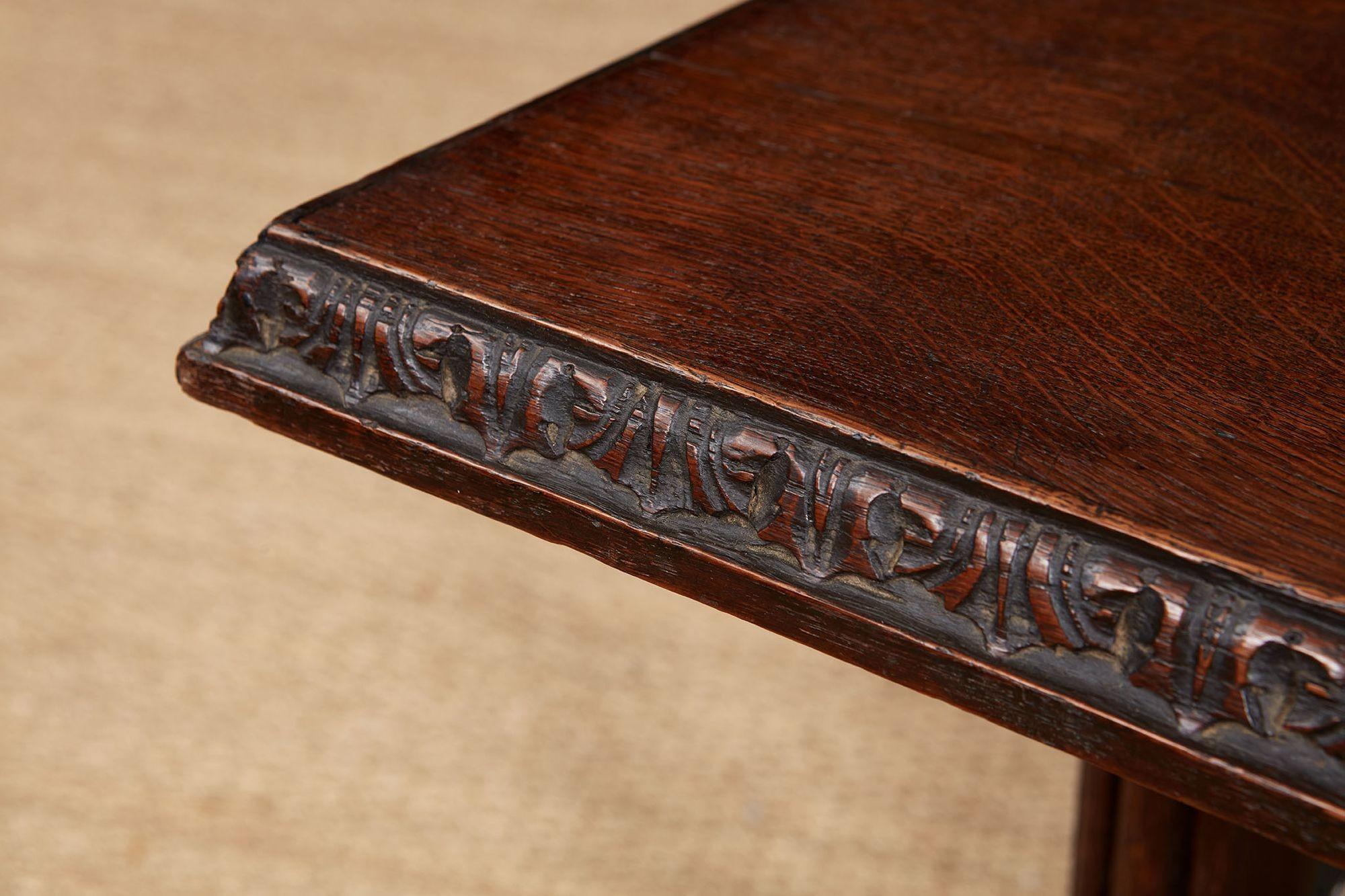 Milieu du XIXe siècle Table centrale à tréteaux anglais en vente