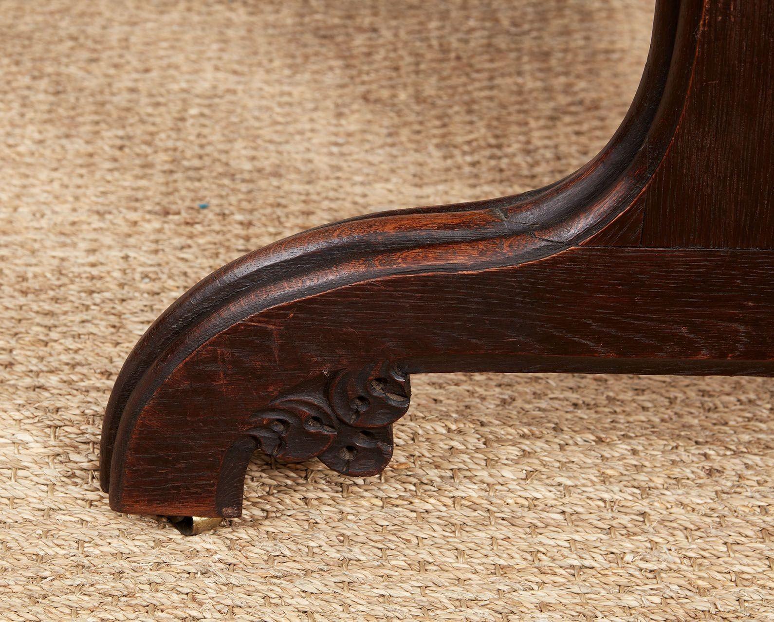 Table centrale à tréteaux anglais en vente 2