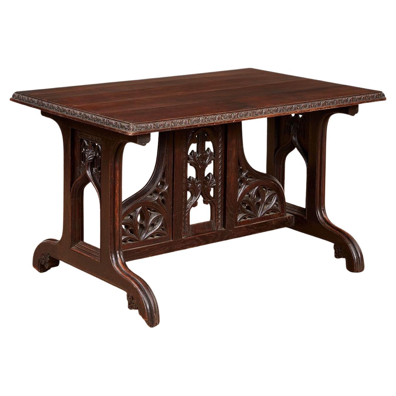 Table centrale à tréteaux anglais en vente