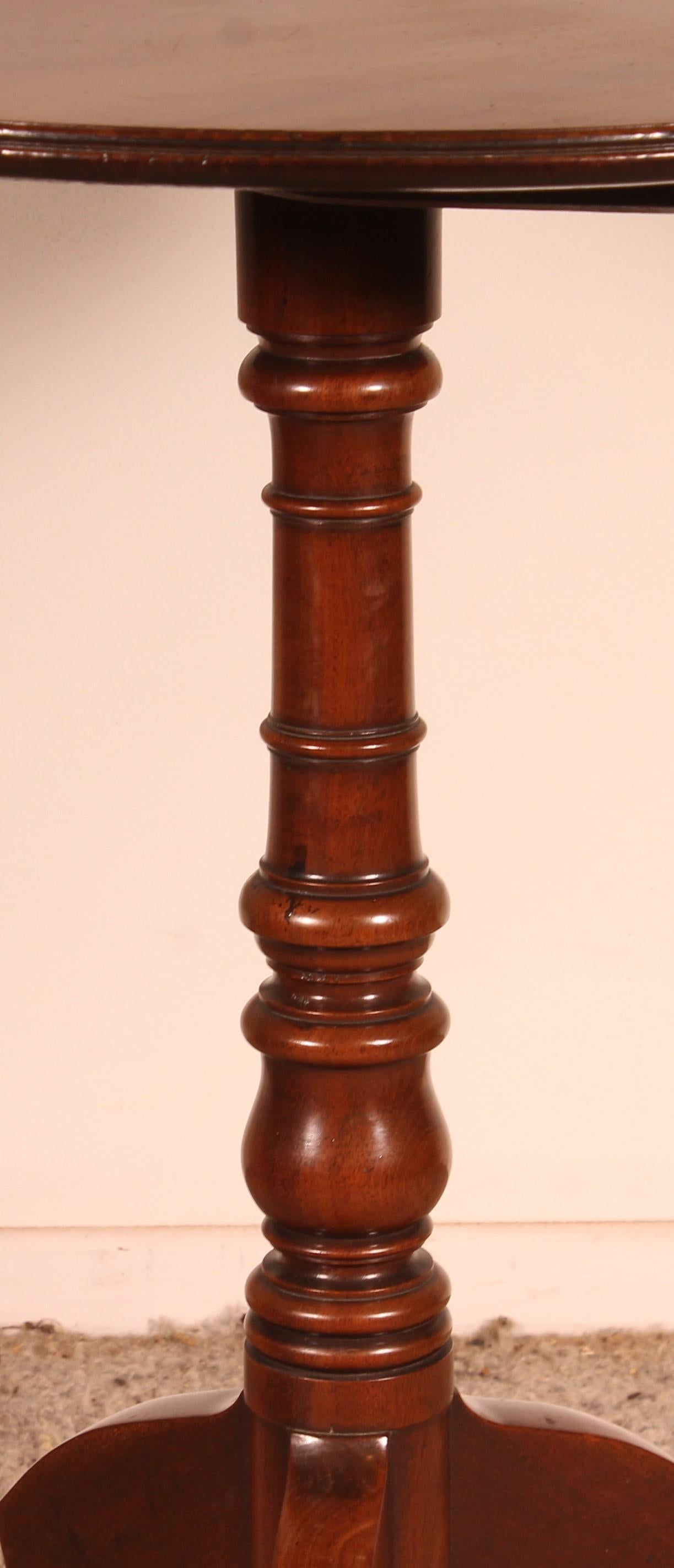 Englischer Dreibein-Tisch aus Mahagoni, um 1800 (19. Jahrhundert) im Angebot