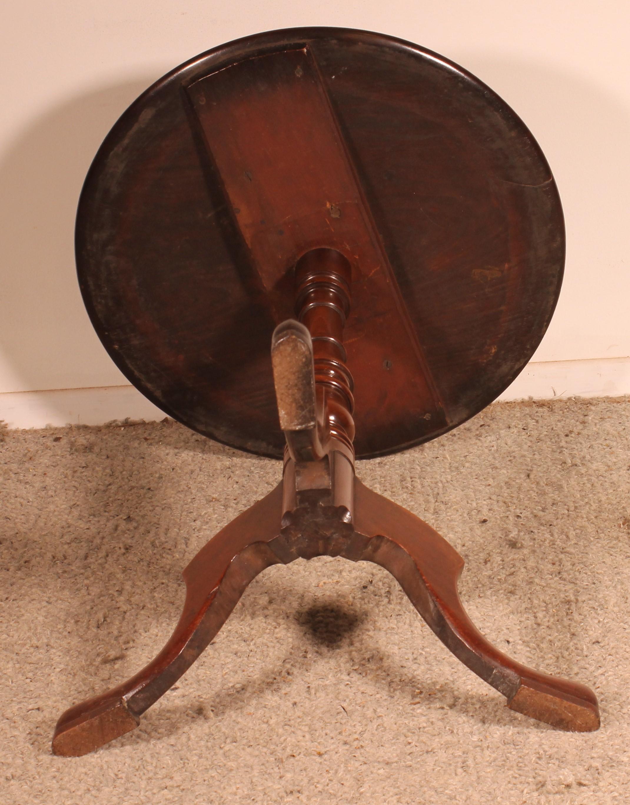 Englischer Dreibein-Tisch aus Mahagoni, um 1800 im Angebot 2