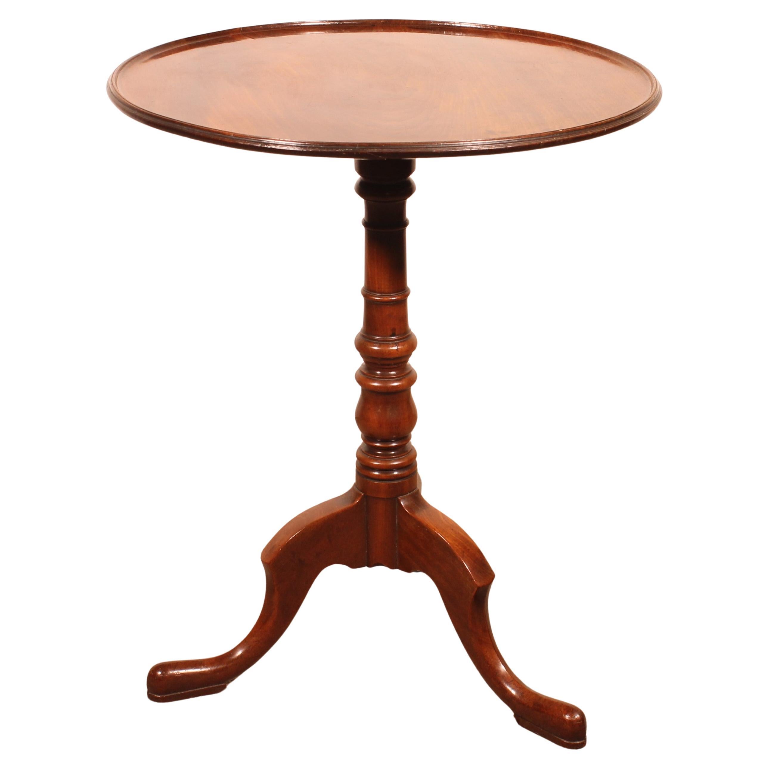 Englischer Dreibein-Tisch aus Mahagoni, um 1800 im Angebot