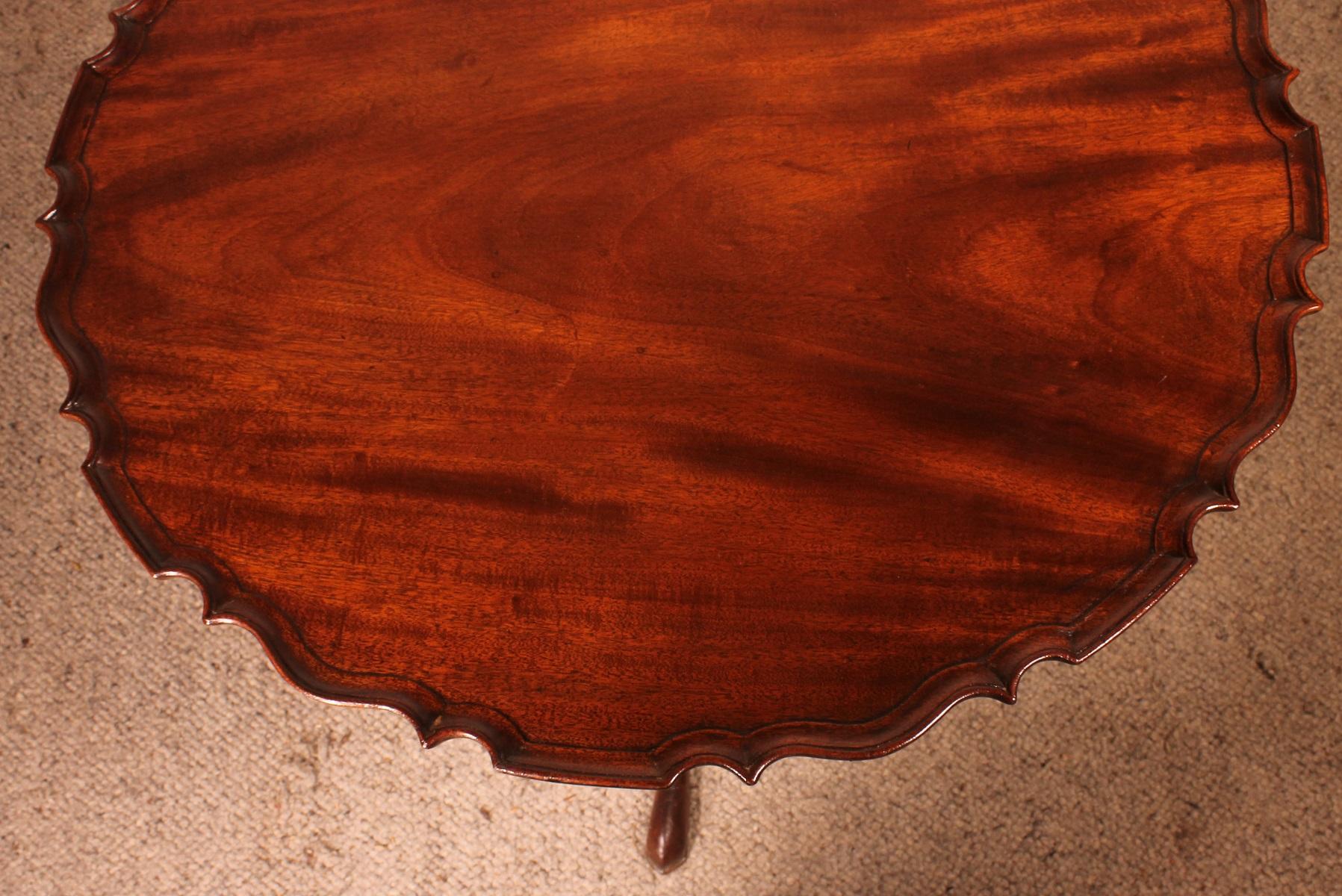 English Tripod Table in Mahogany, 18th Century For Sale 3
