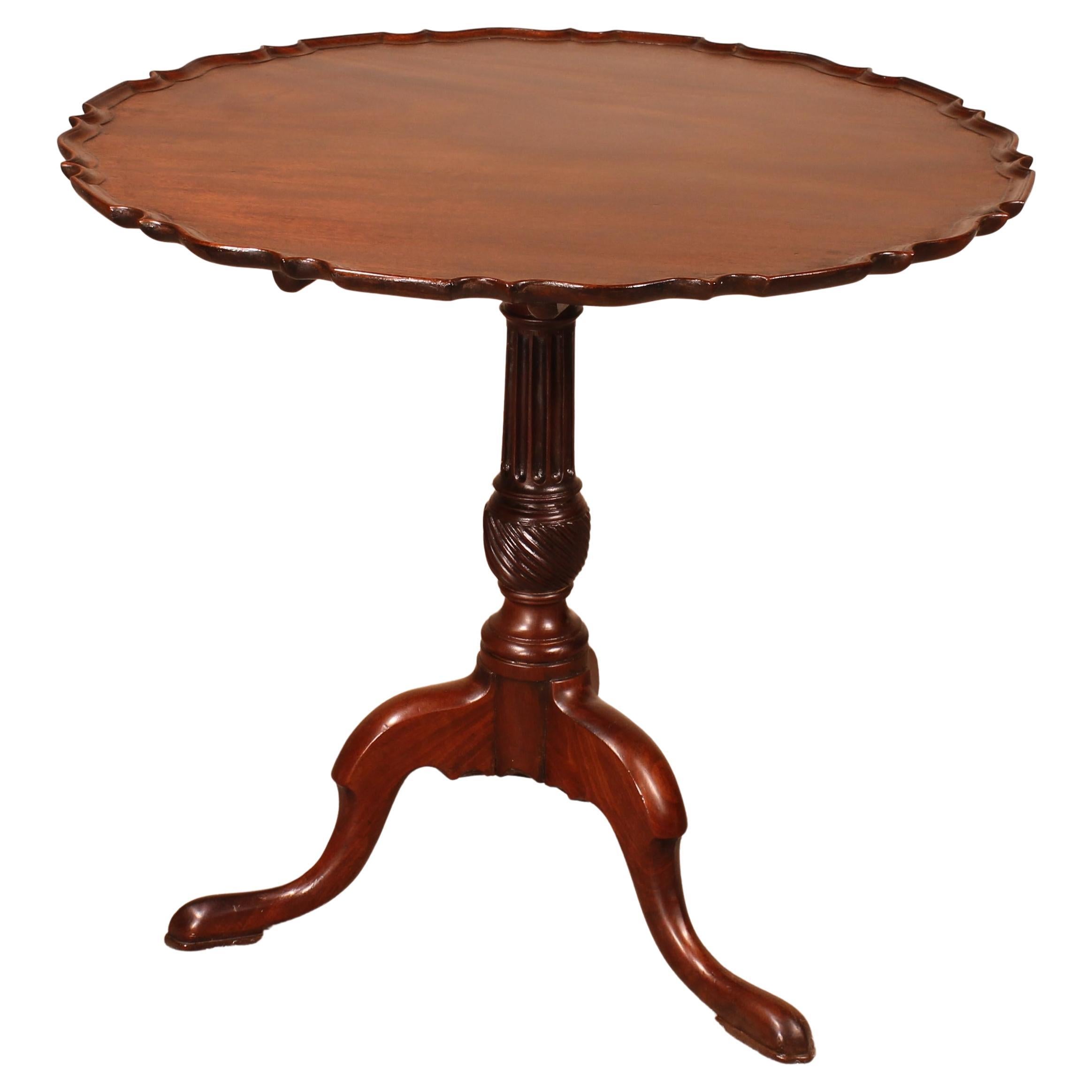 English Tripod Table in Mahogany, 18th Century For Sale