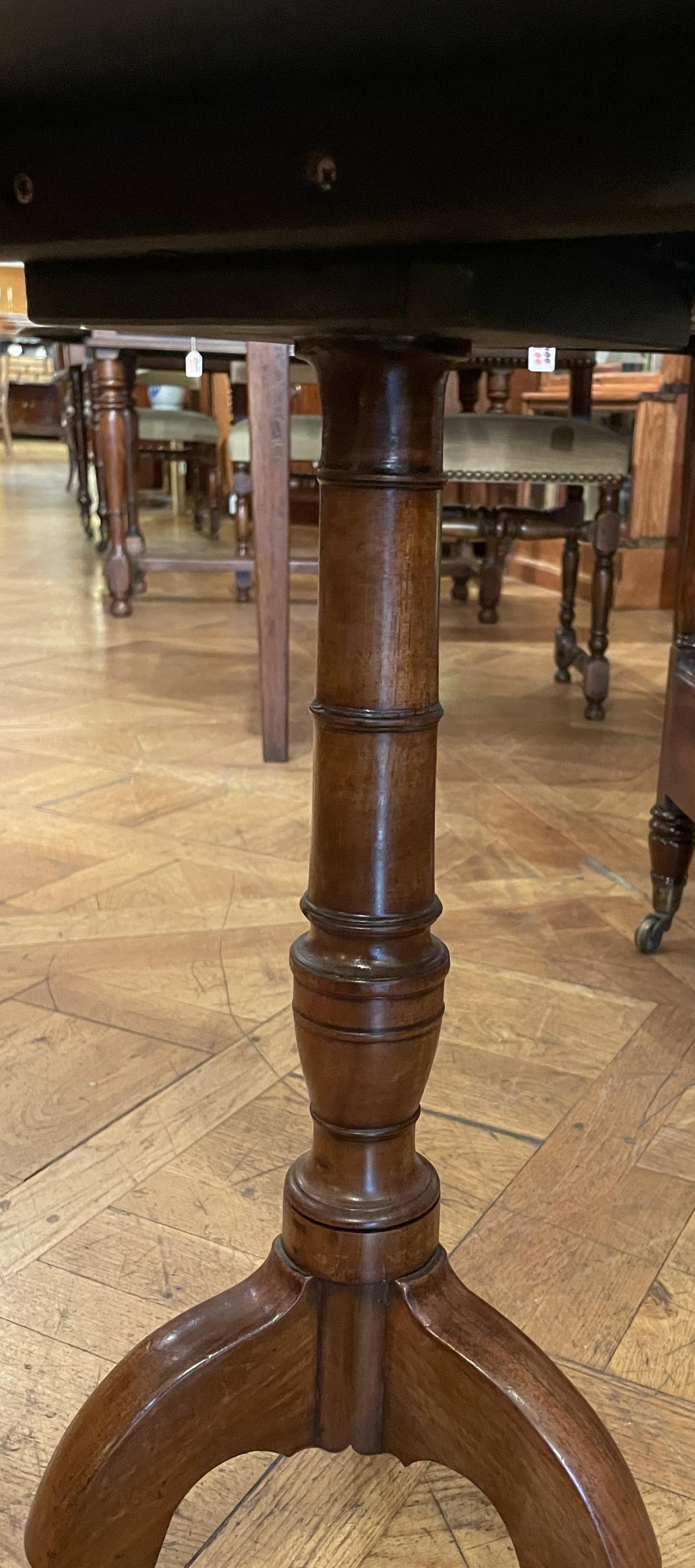 English Tripod Table In Mahogany-19th Century For Sale 1