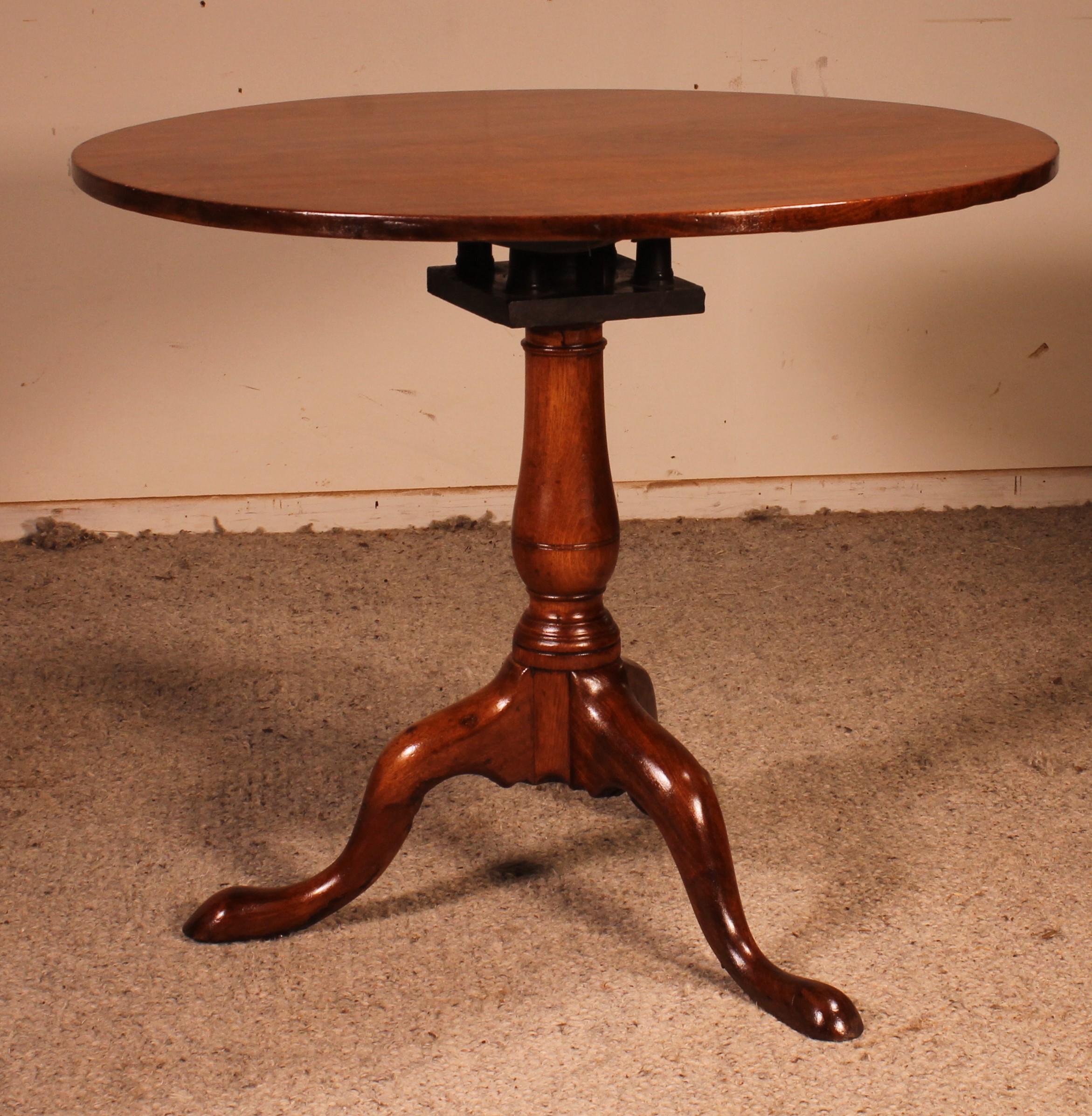British English Tripod Table With Mechanism Circa 1800 For Sale