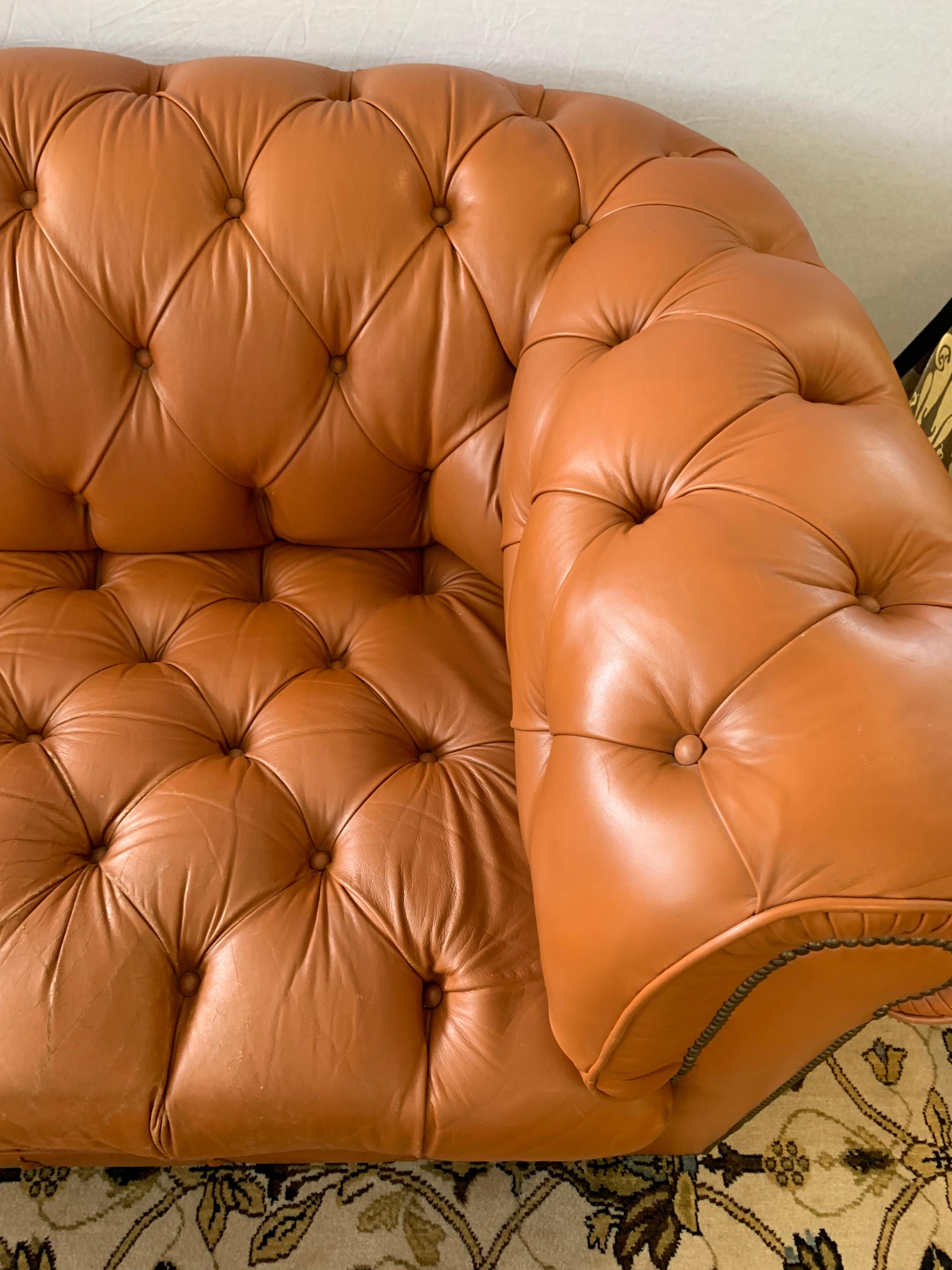 English Tufted Caramel Leather Chesterfield Three-Seat Sofa In Good Condition In West Hartford, CT