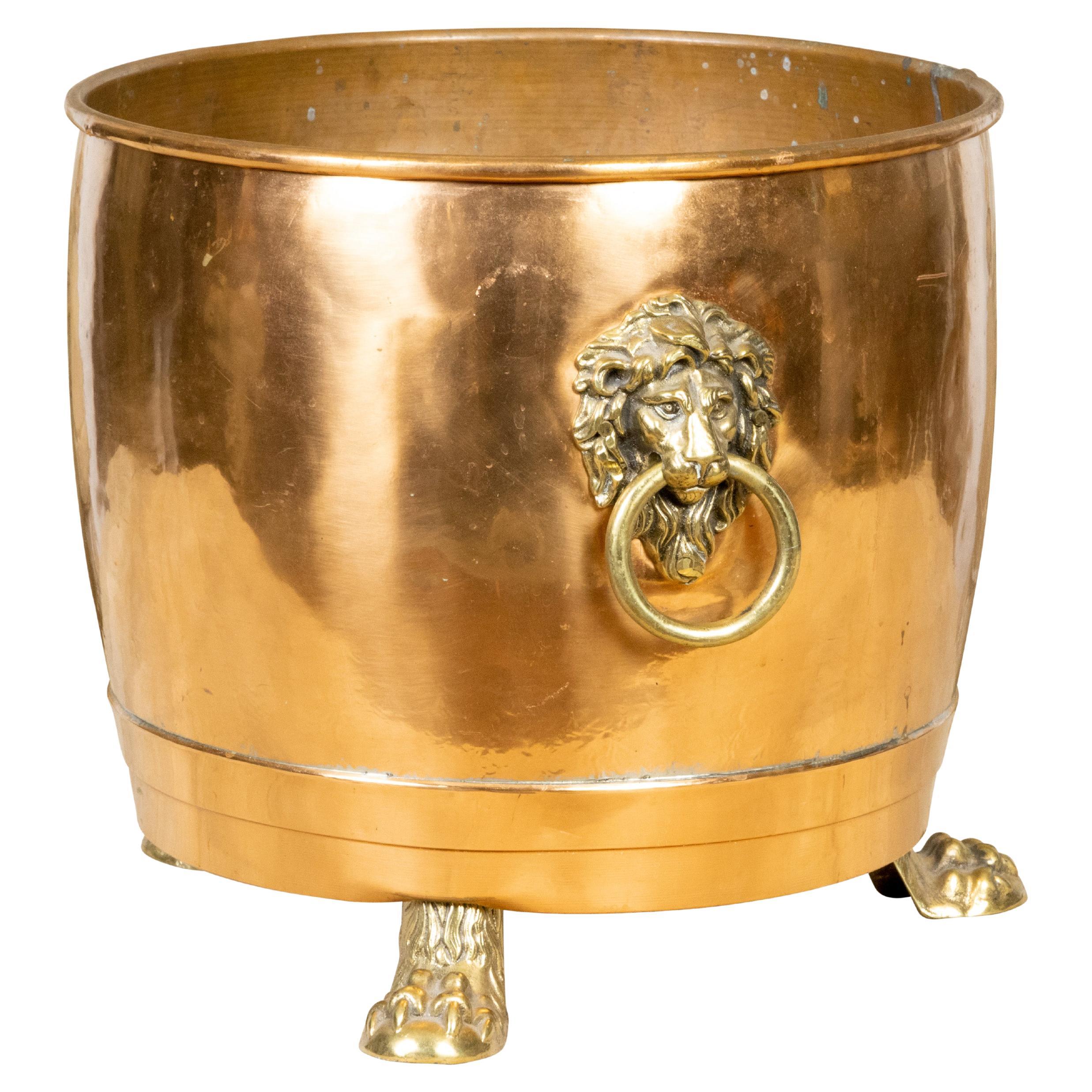 English Turn of the Century 1900s Copper and Brass Planter with Lion Paw Feet For Sale