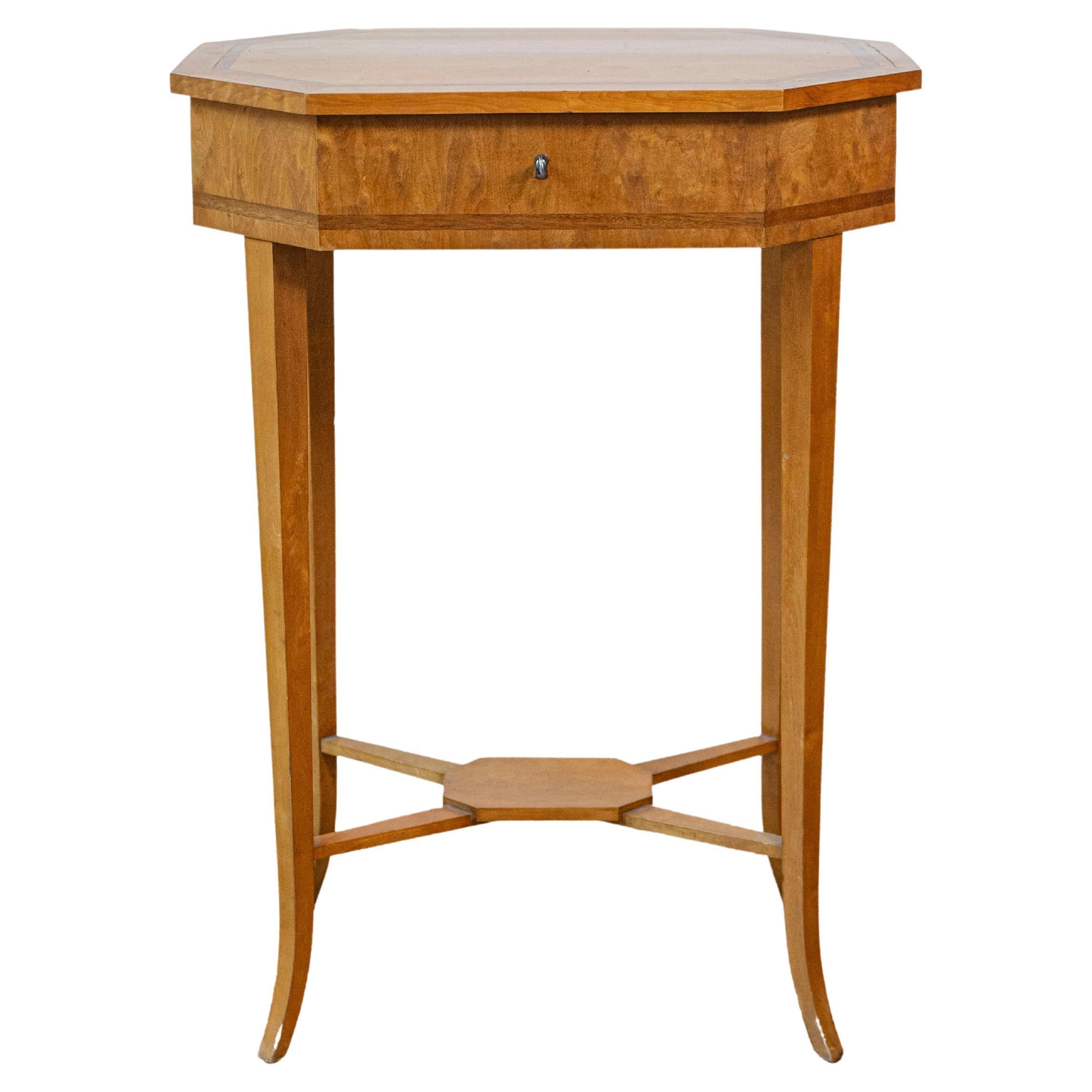 Tavolo da lavoro inglese di fine secolo 1900 con piano ottagonale in legno di betulla in vendita