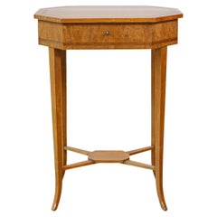 Table de travail anglaise du début du siècle 1900 à plateau octogonal en bois de bouleau