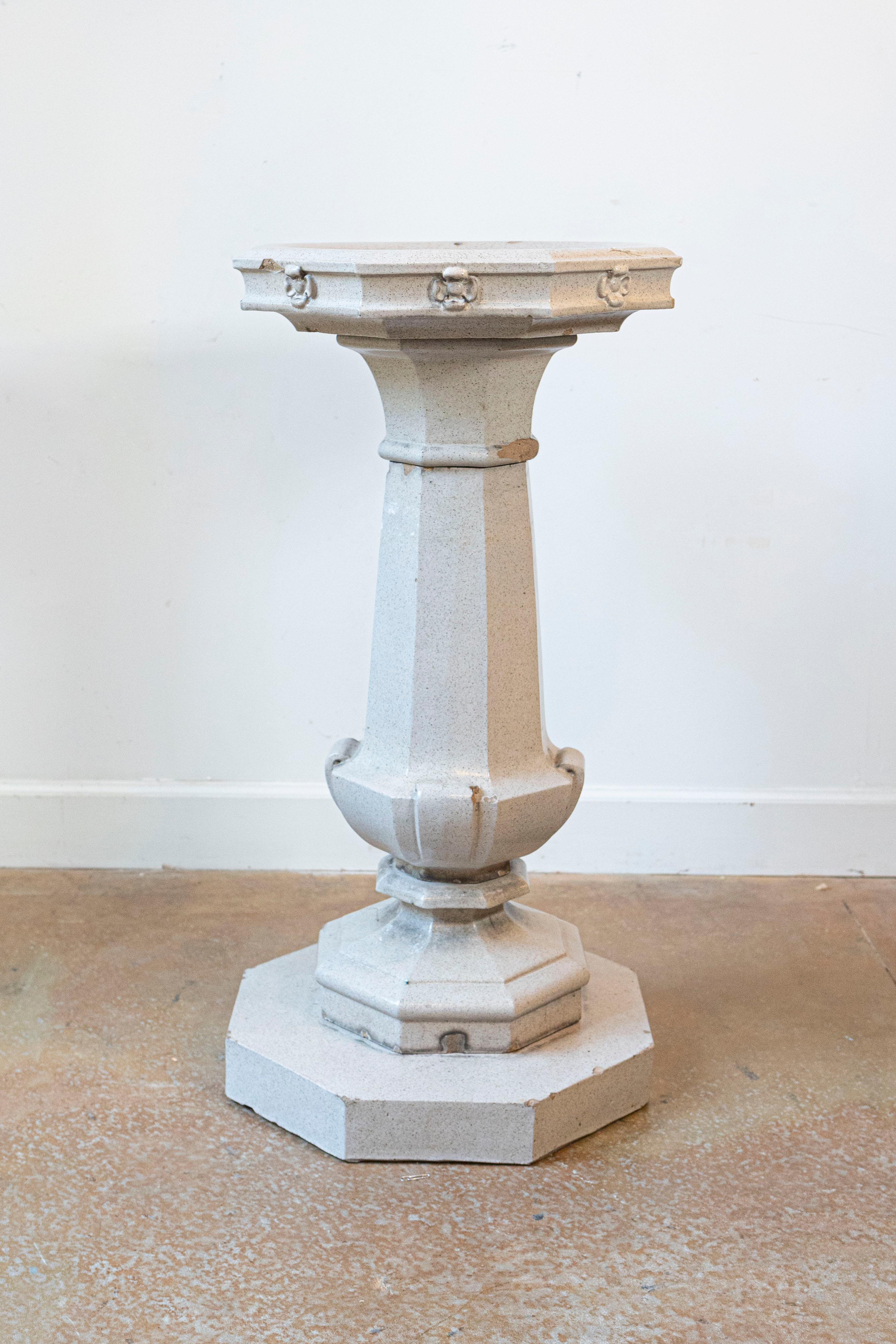 Poteries Bath anglaise du début du siècle en poterie émaillée avec fleurs sculptées, années 1900 en vente