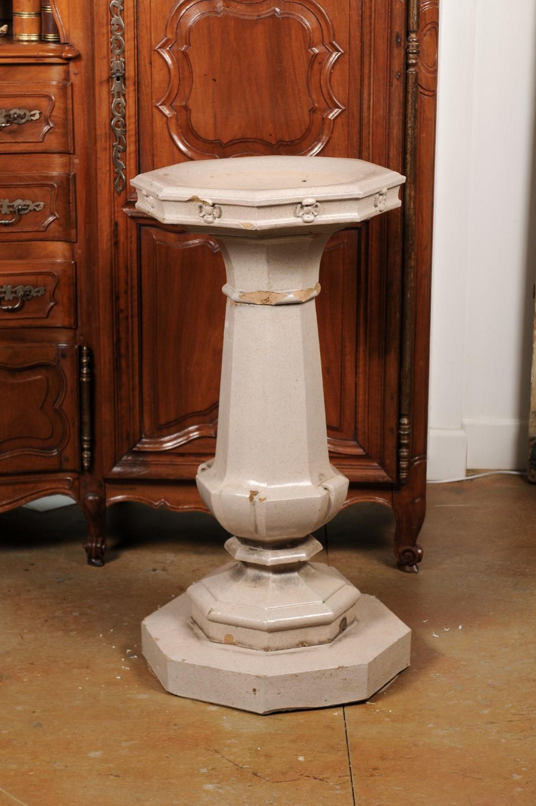 English Turn of the Century Glazed Pottery Bird Bath with Carved Flowers, 1900s For Sale 4