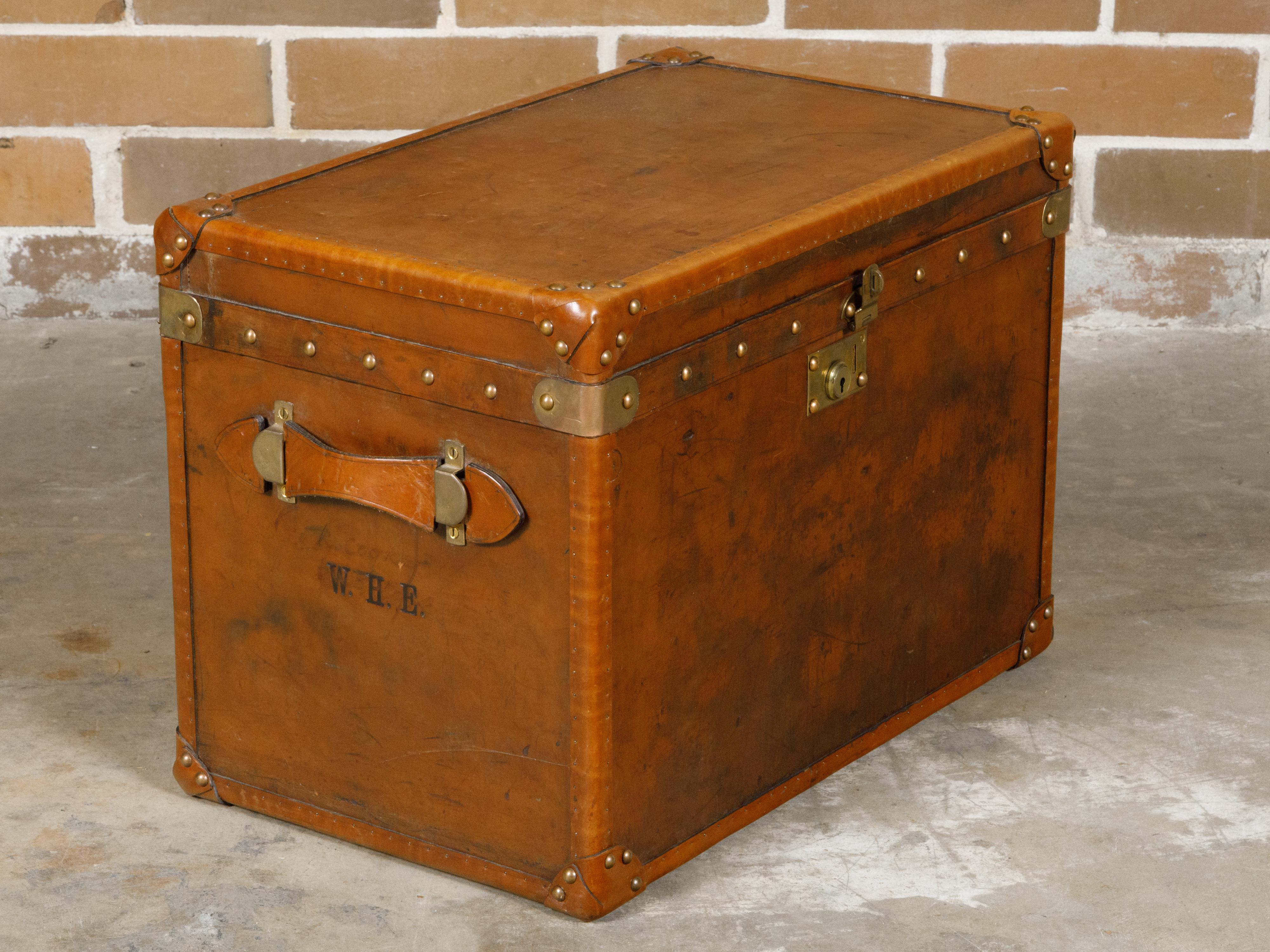 English Turn of the Century Leather Trunk with Brass Accents and Monogram, 1900s For Sale 6