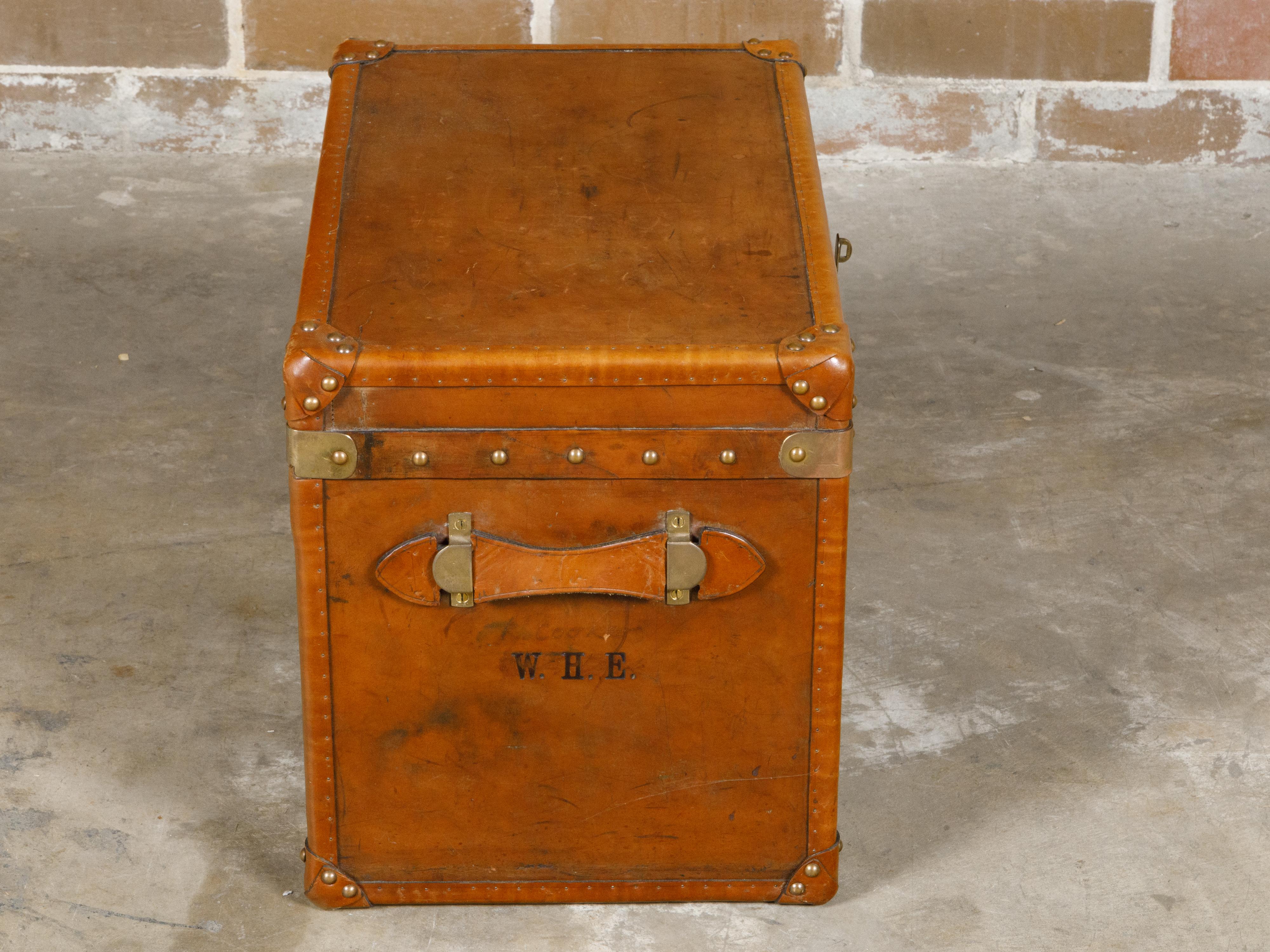 English Turn of the Century Leather Trunk with Brass Accents and Monogram, 1900s For Sale 7