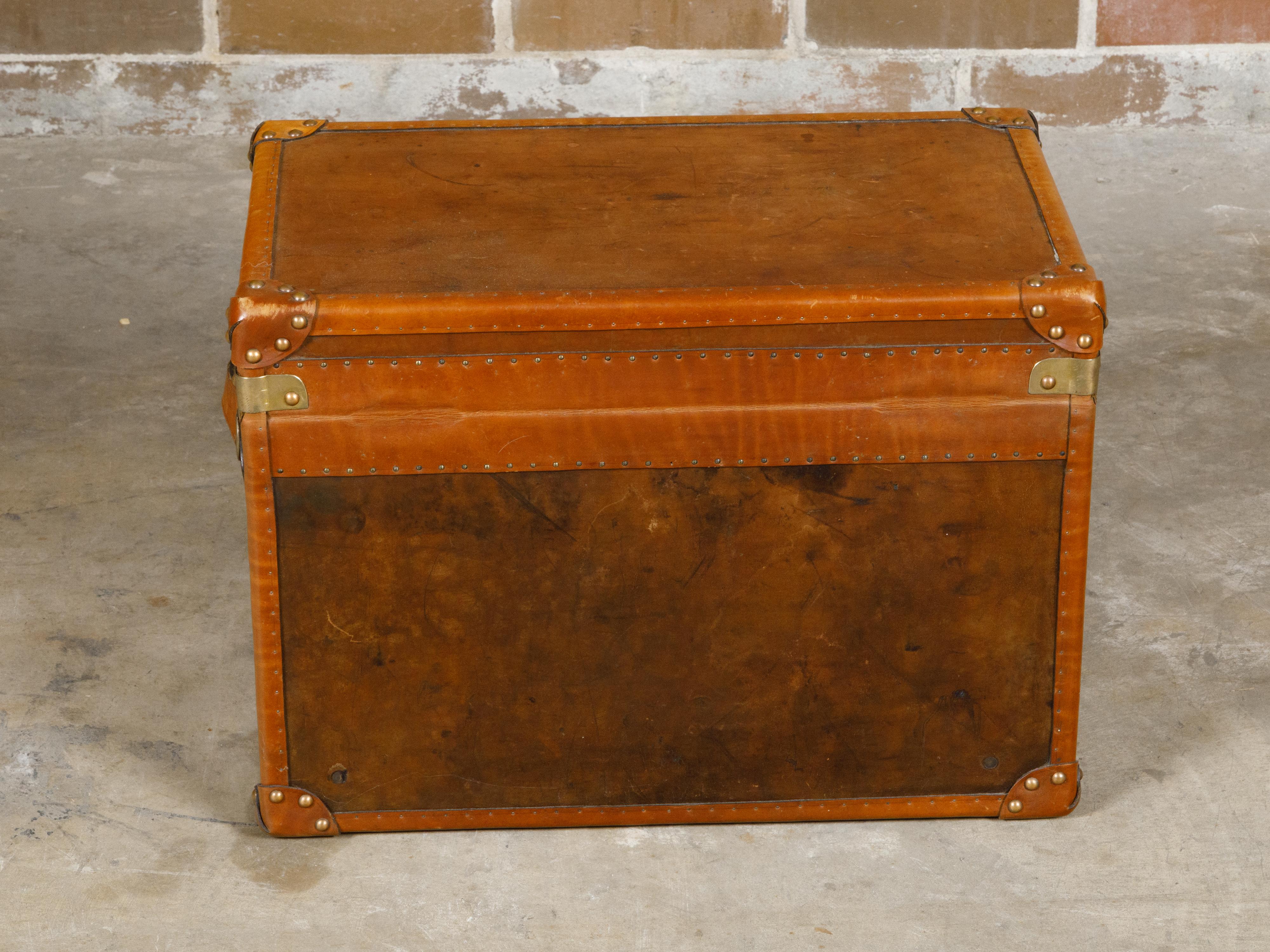English Turn of the Century Leather Trunk with Brass Accents and Monogram, 1900s For Sale 9