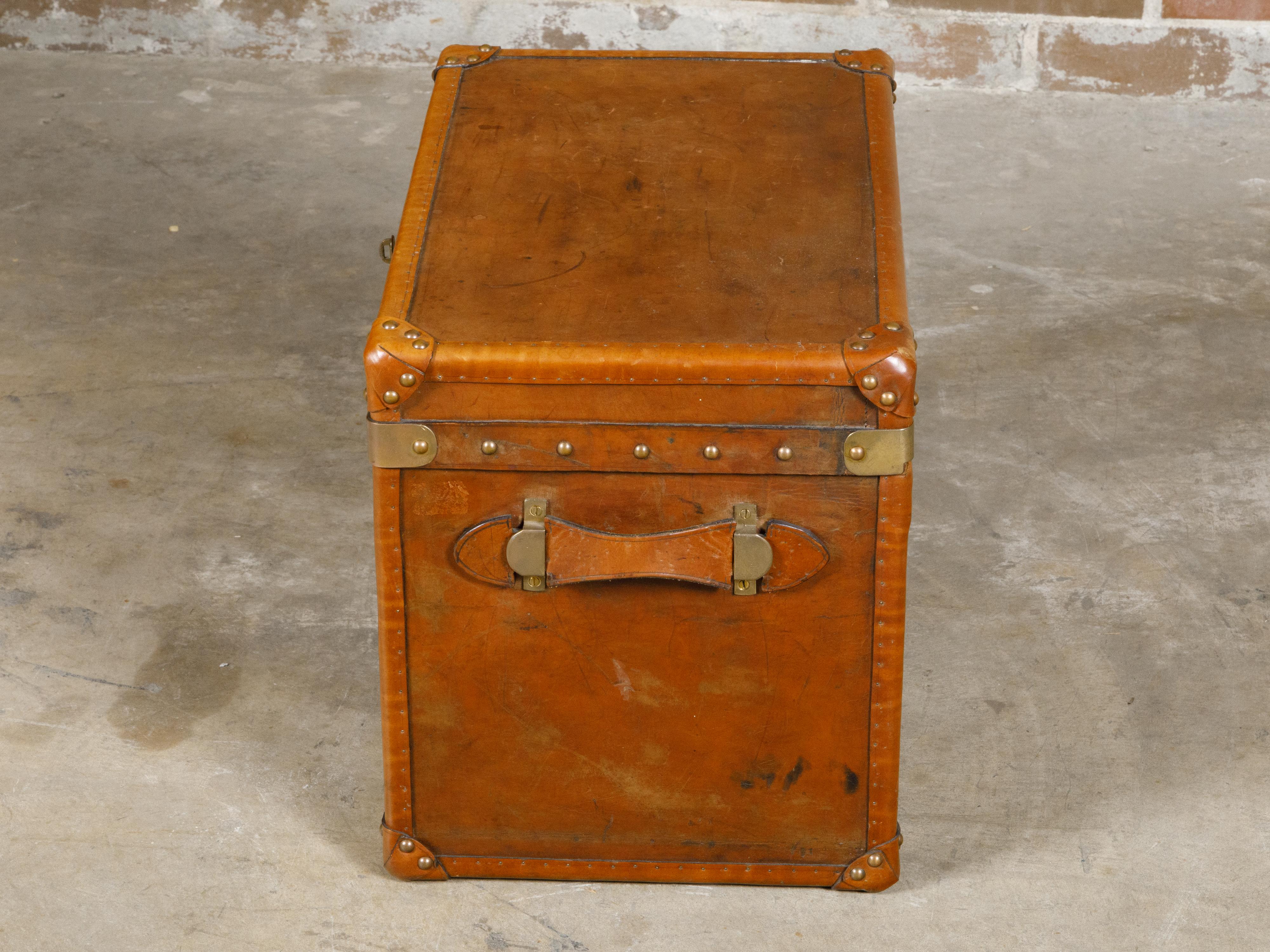 English Turn of the Century Leather Trunk with Brass Accents and Monogram, 1900s For Sale 10