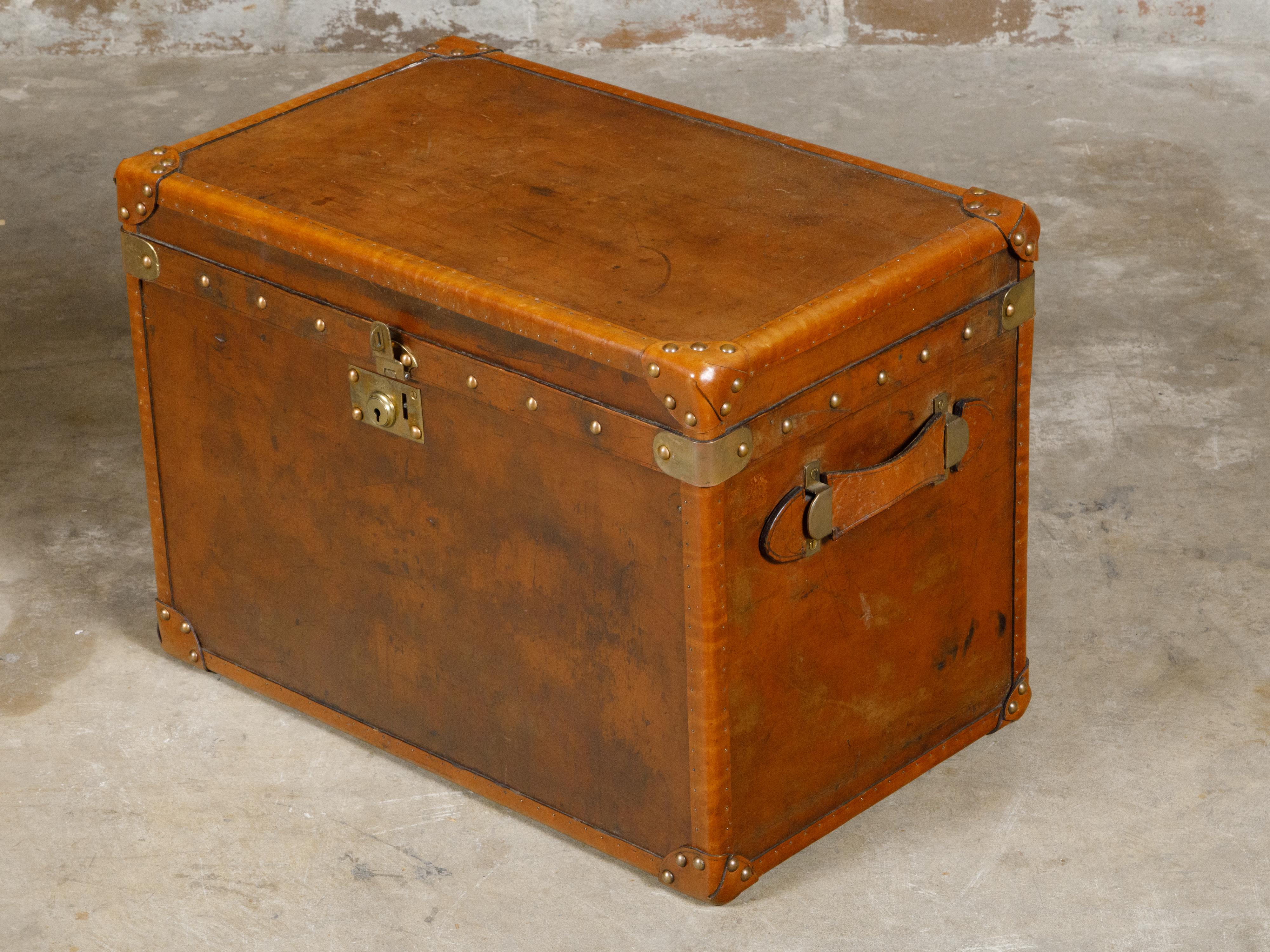 English Turn of the Century Leather Trunk with Brass Accents and Monogram, 1900s For Sale 11