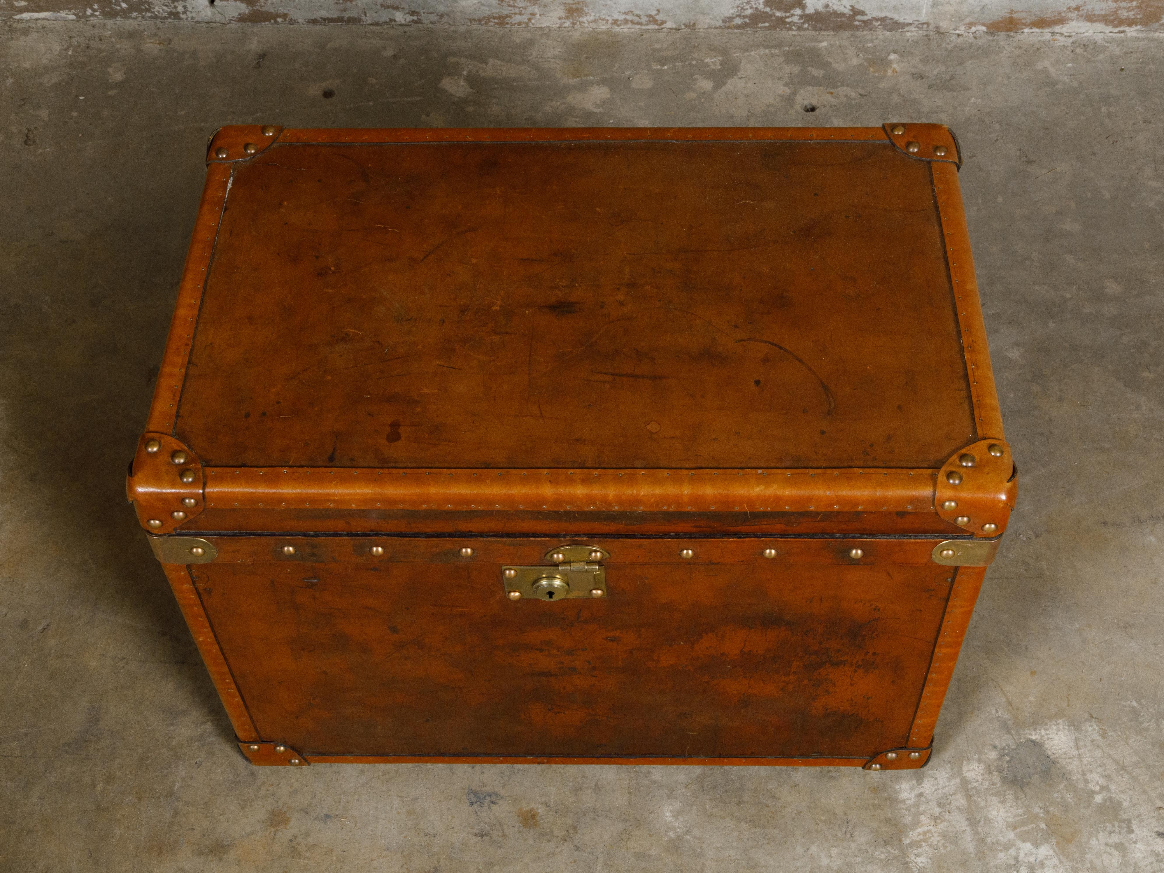 English Turn of the Century Leather Trunk with Brass Accents and Monogram, 1900s For Sale 2