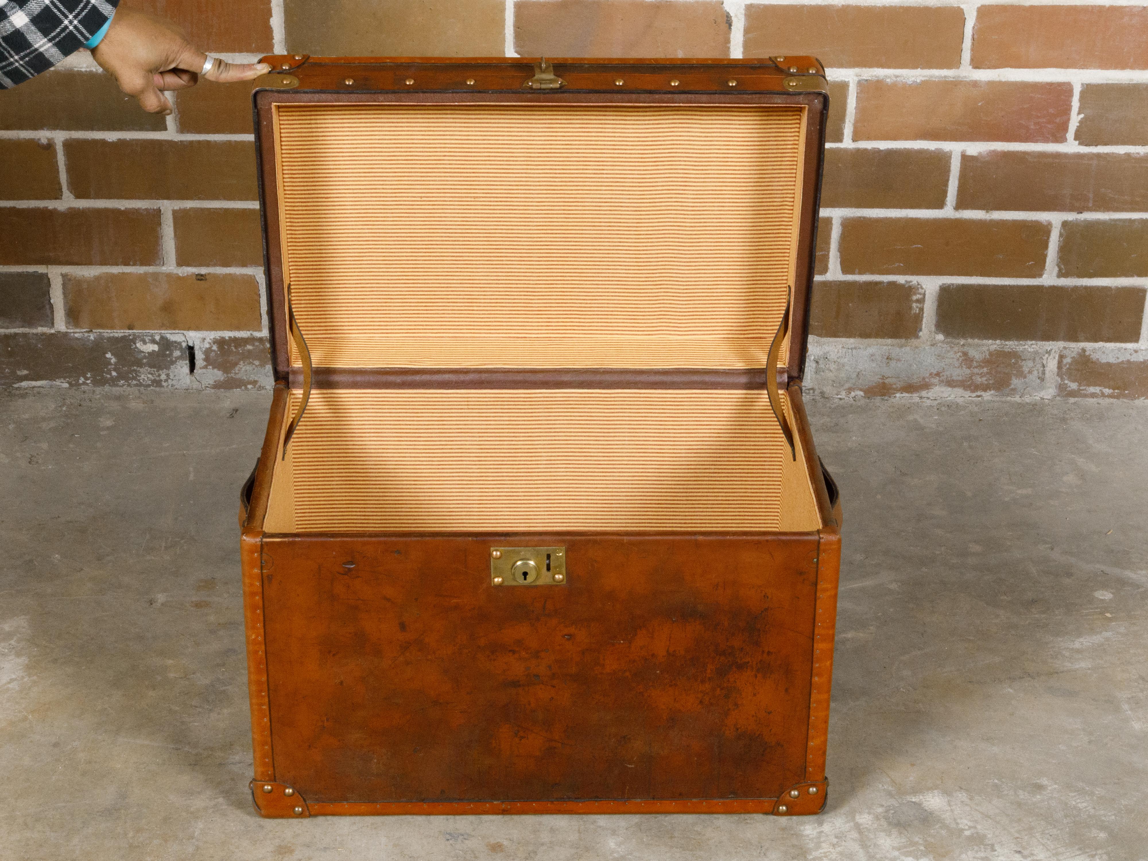 English Turn of the Century Leather Trunk with Brass Accents and Monogram, 1900s For Sale 3