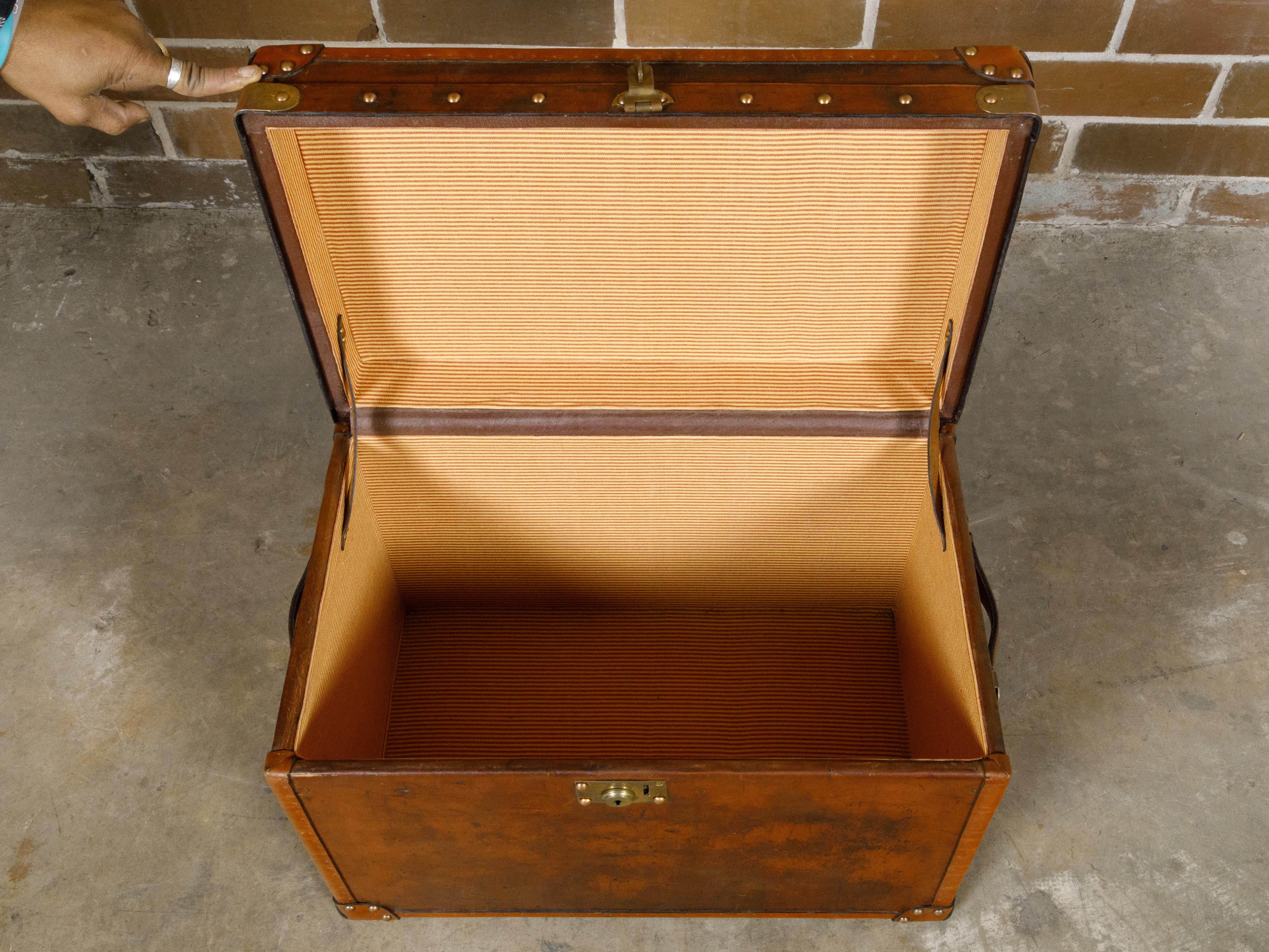 English Turn of the Century Leather Trunk with Brass Accents and Monogram, 1900s For Sale 5