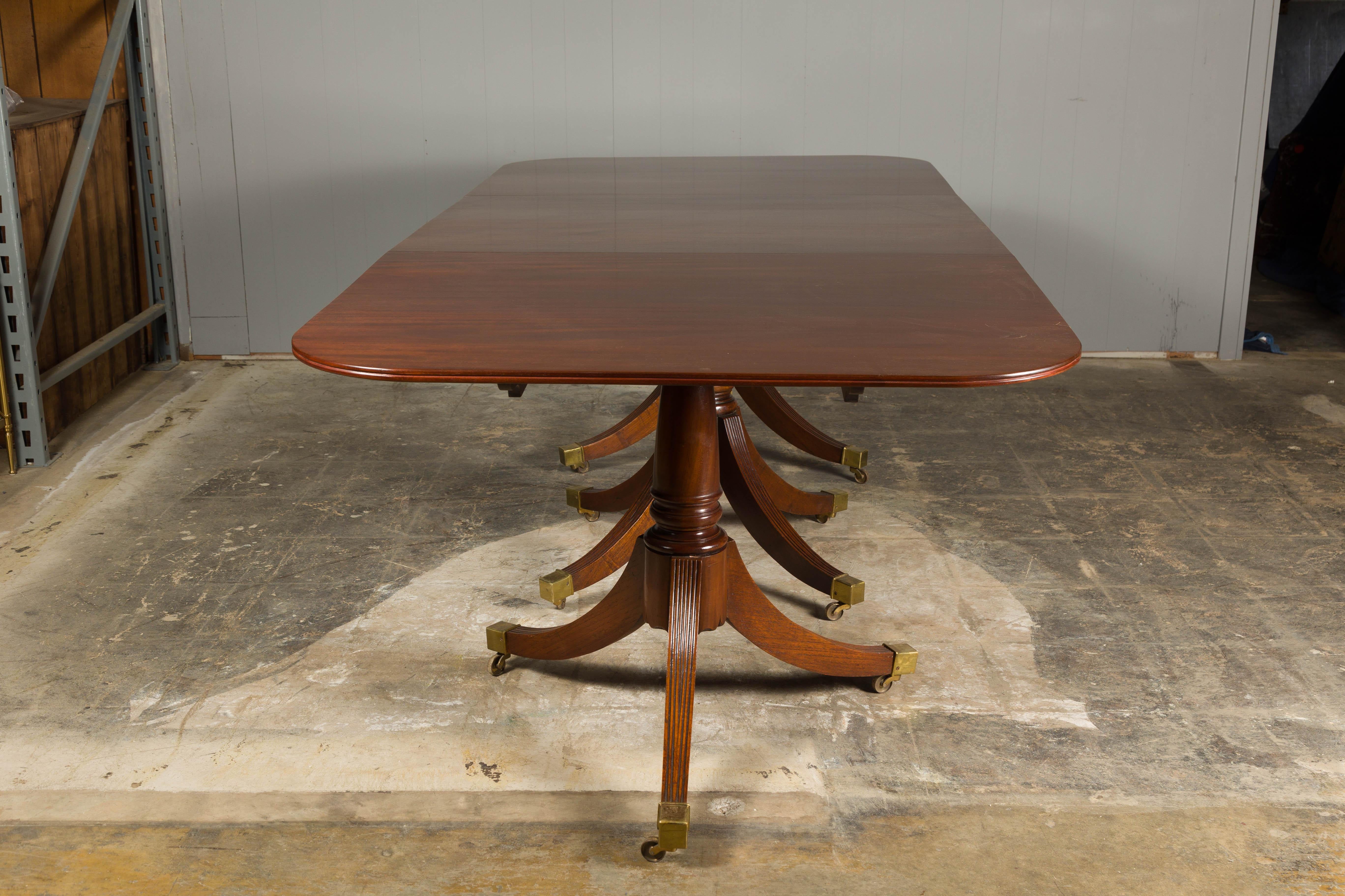 English Turn of the Century Mahogany Extension Dining Table with Quadripod Base For Sale 5