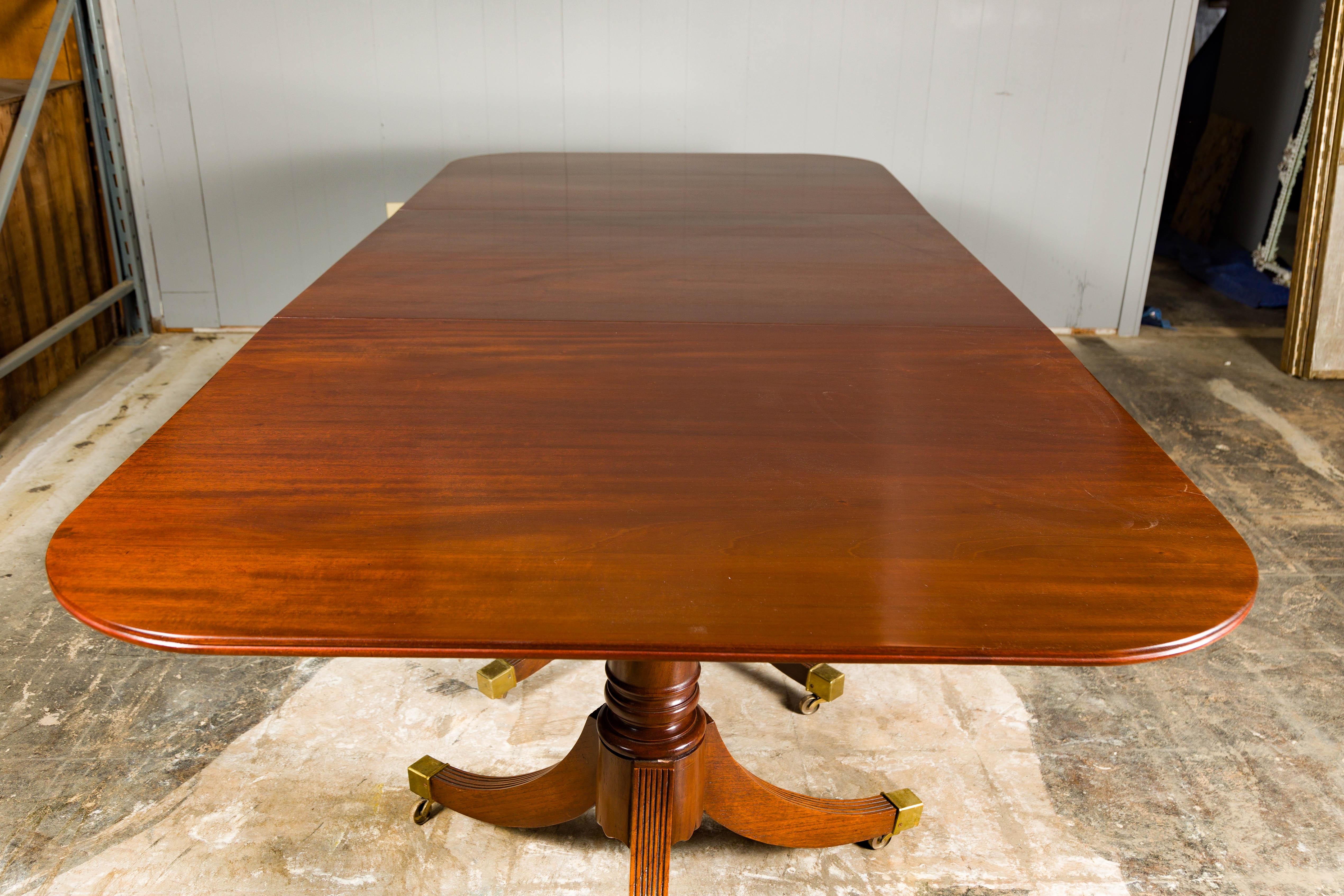 English Turn of the Century Mahogany Extension Dining Table with Quadripod Base For Sale 6