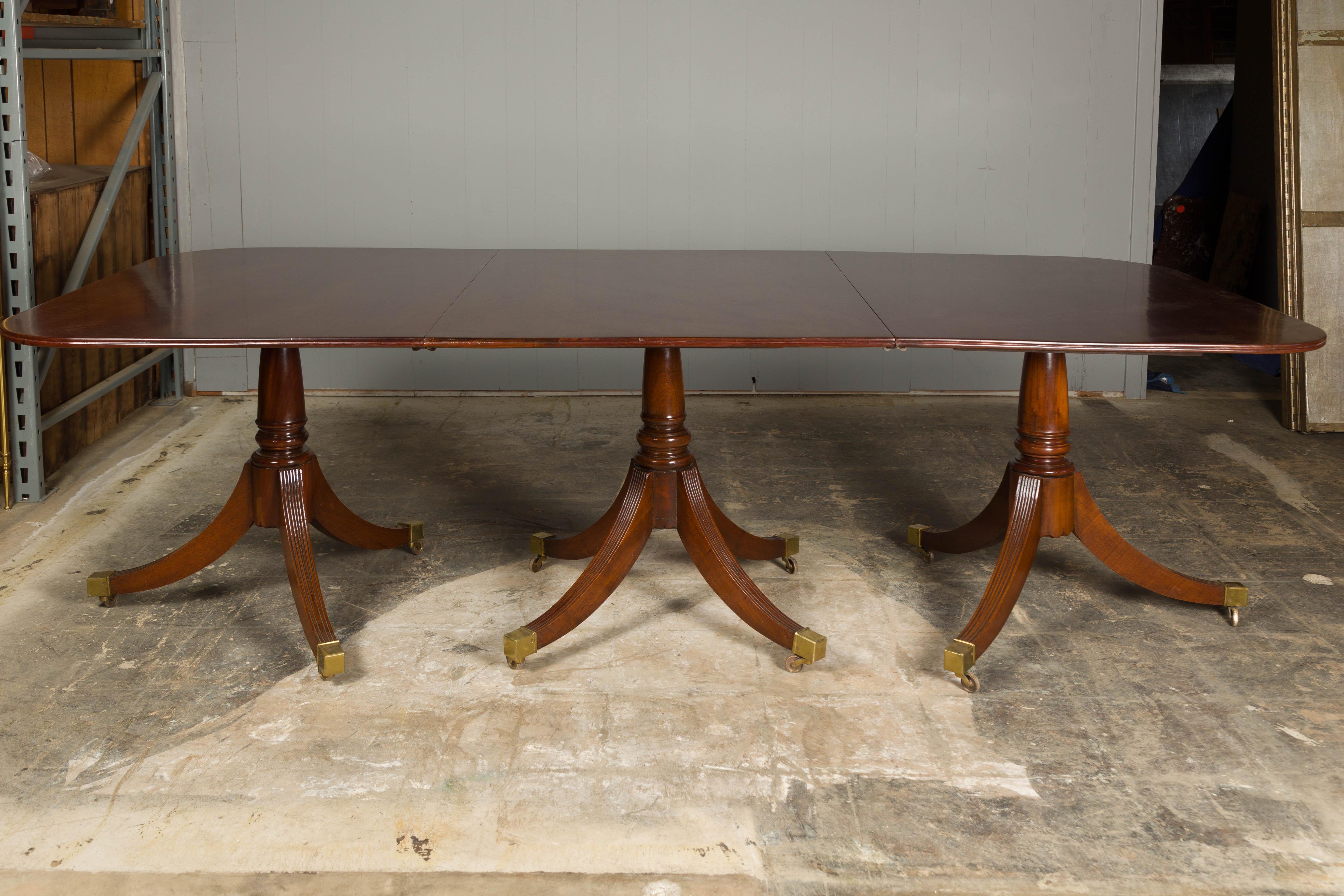 Table de salle à manger à rallonge en acajou du début du siècle avec base quadripode en vente 6