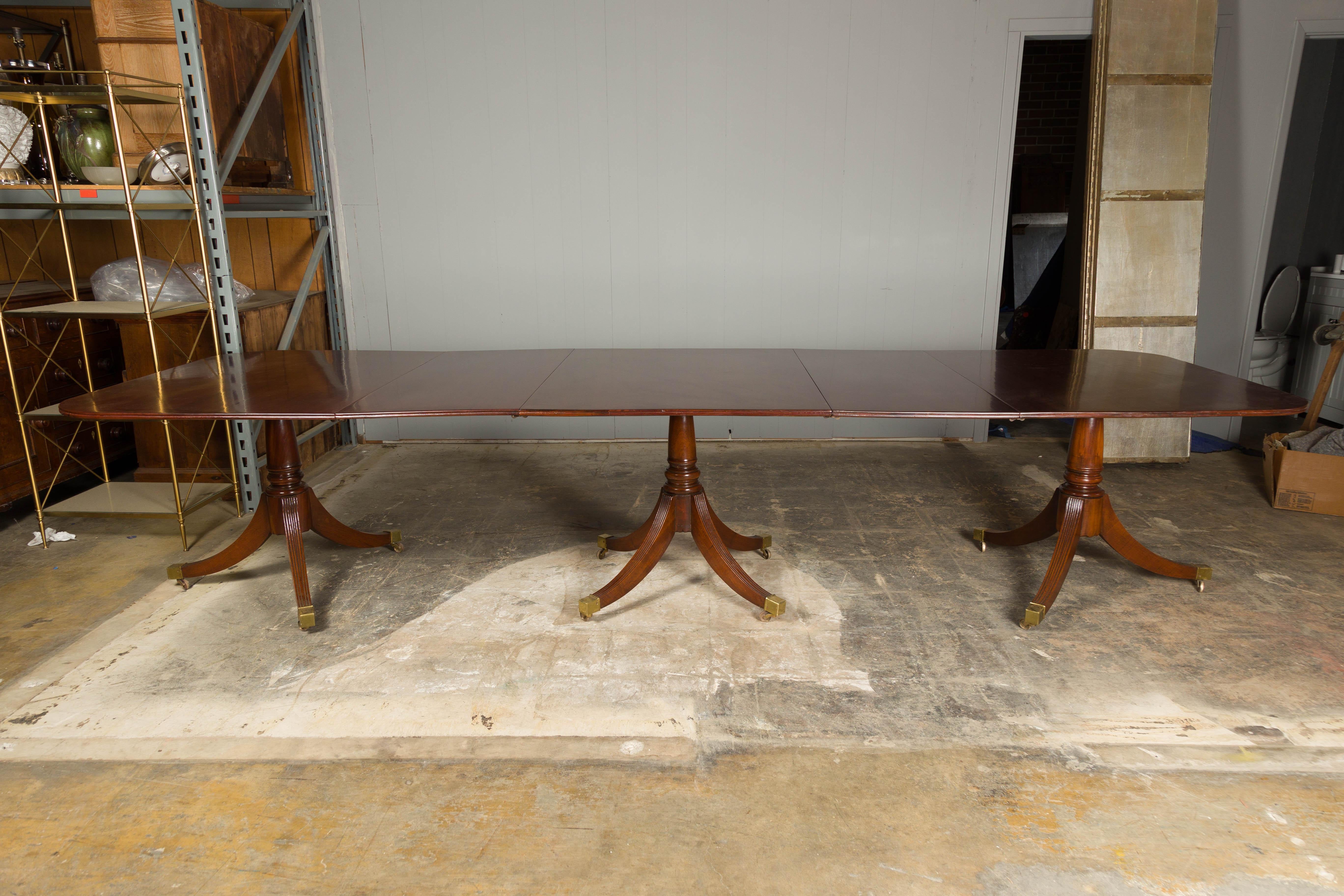 Table de salle à manger à rallonge en acajou du début du siècle avec base quadripode en vente 8