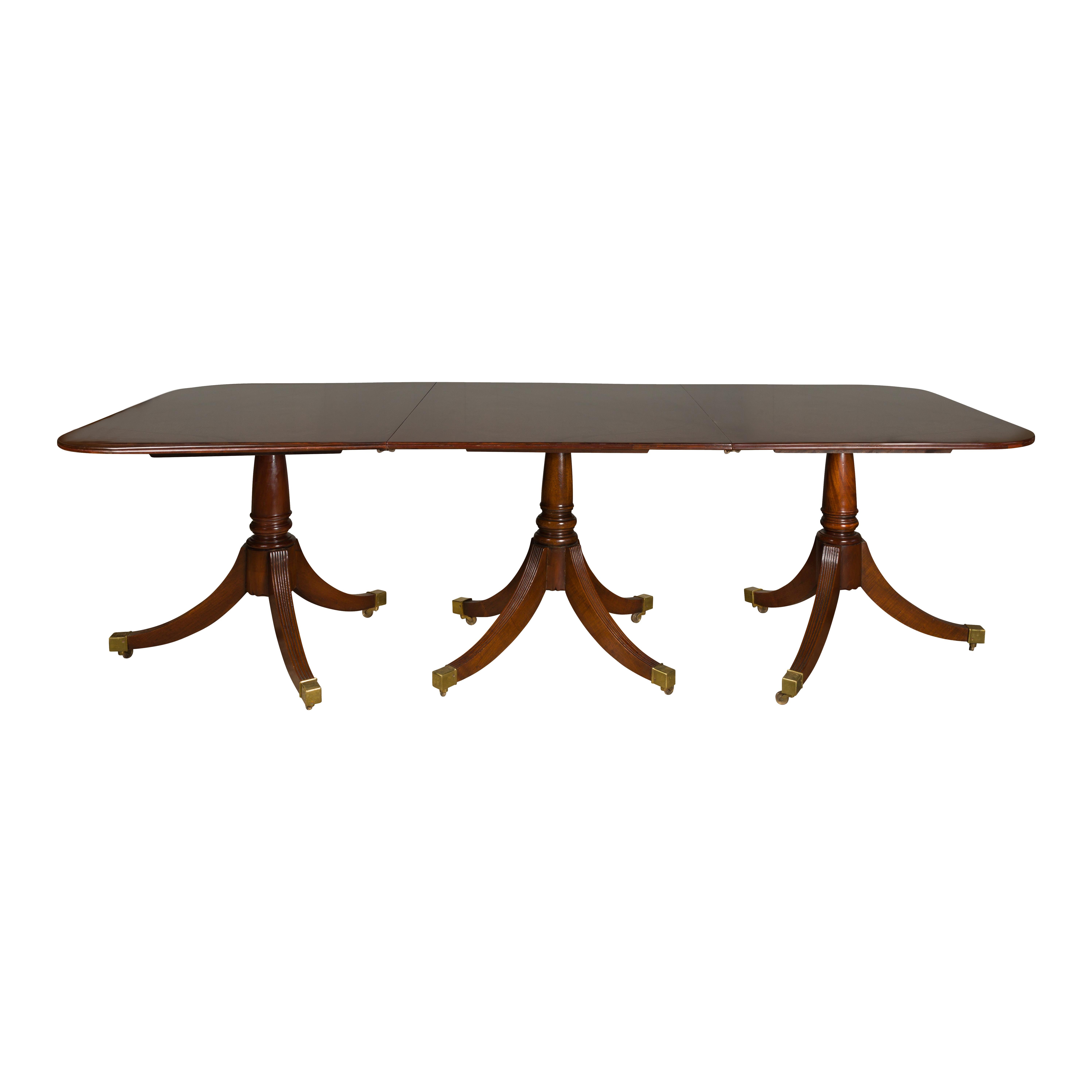 English Turn of the Century Mahogany Extension Dining Table with Quadripod Base For Sale 10