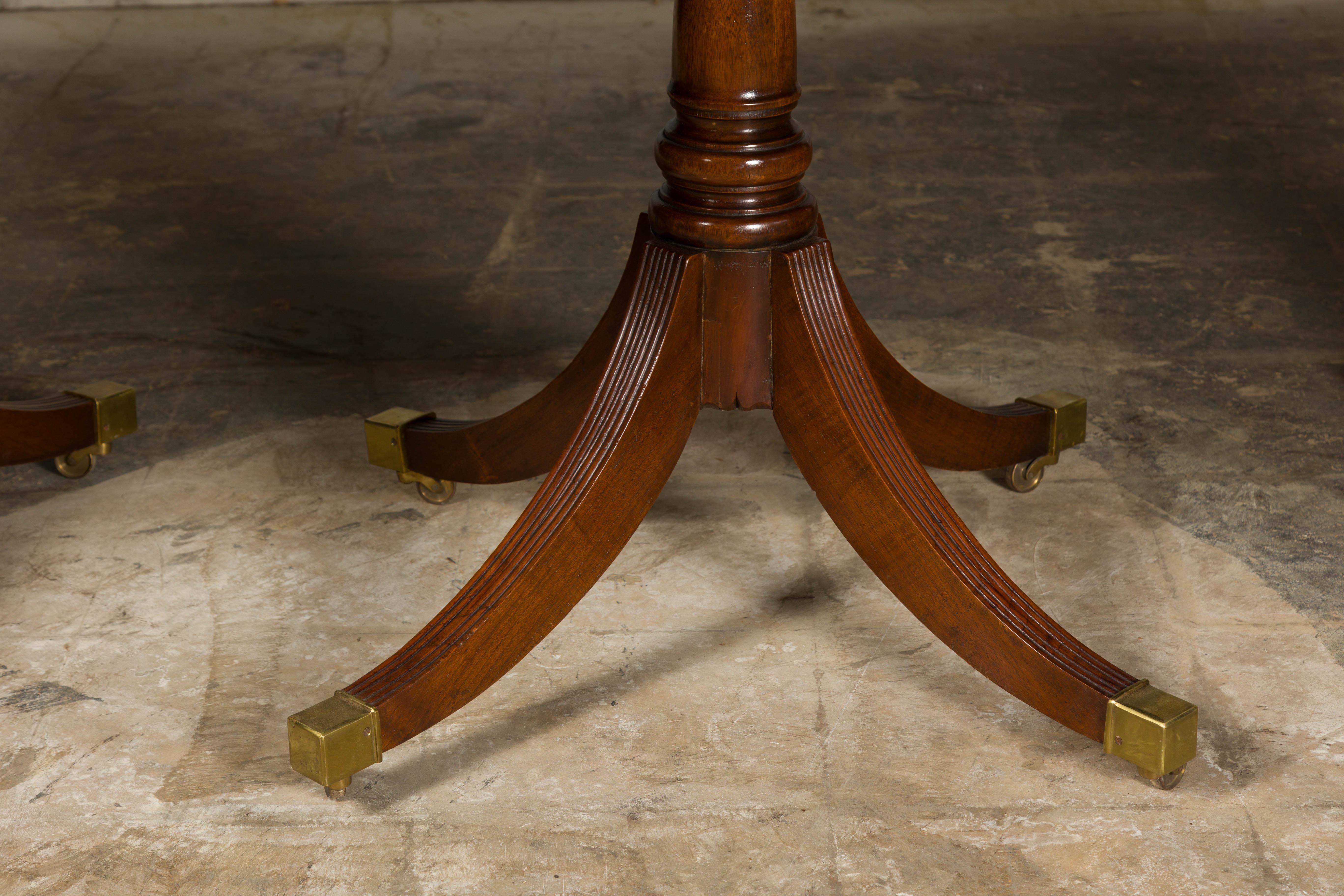 English Turn of the Century Mahogany Extension Dining Table with Quadripod Base For Sale 1