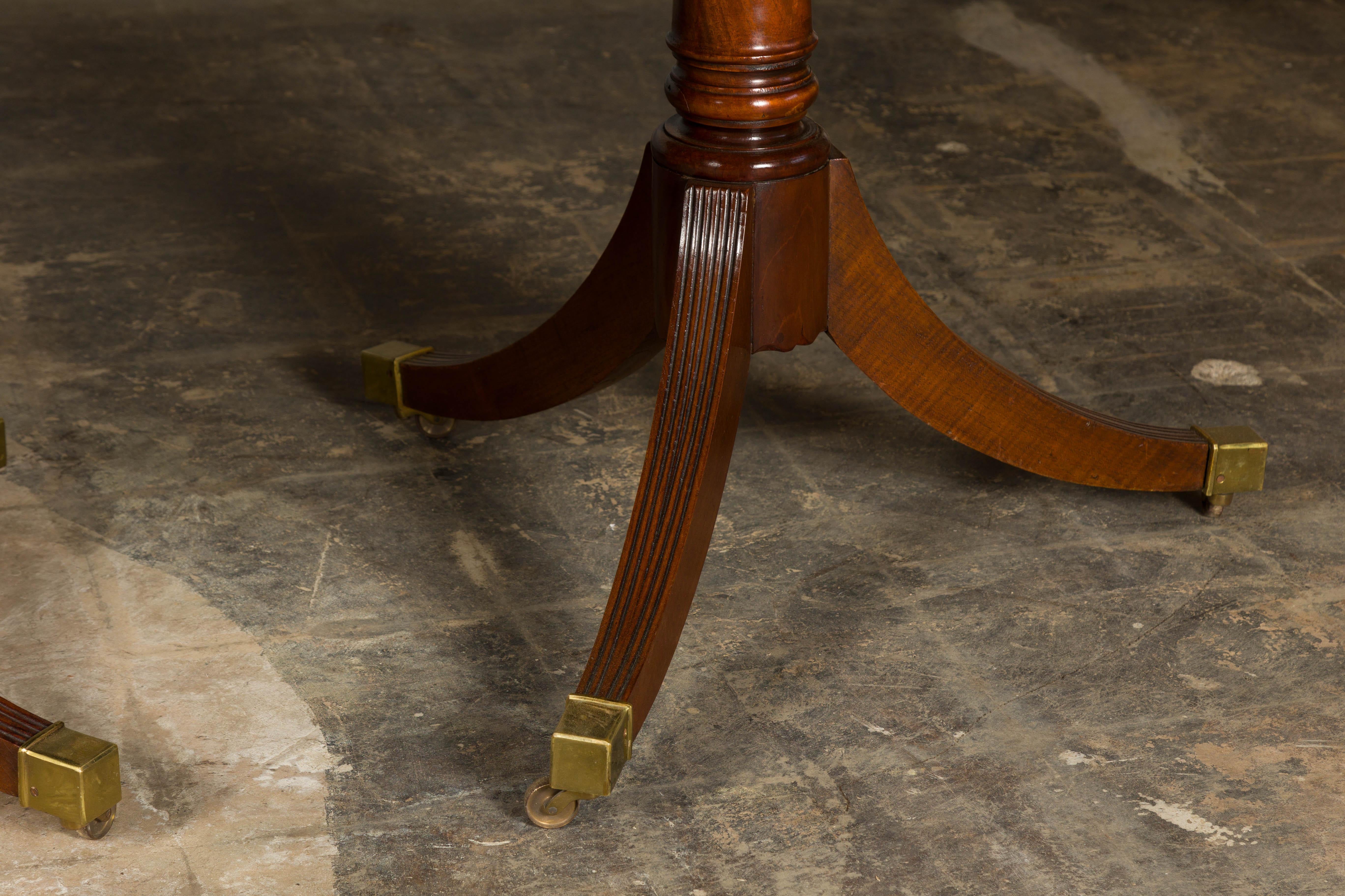 English Turn of the Century Mahogany Extension Dining Table with Quadripod Base For Sale 2