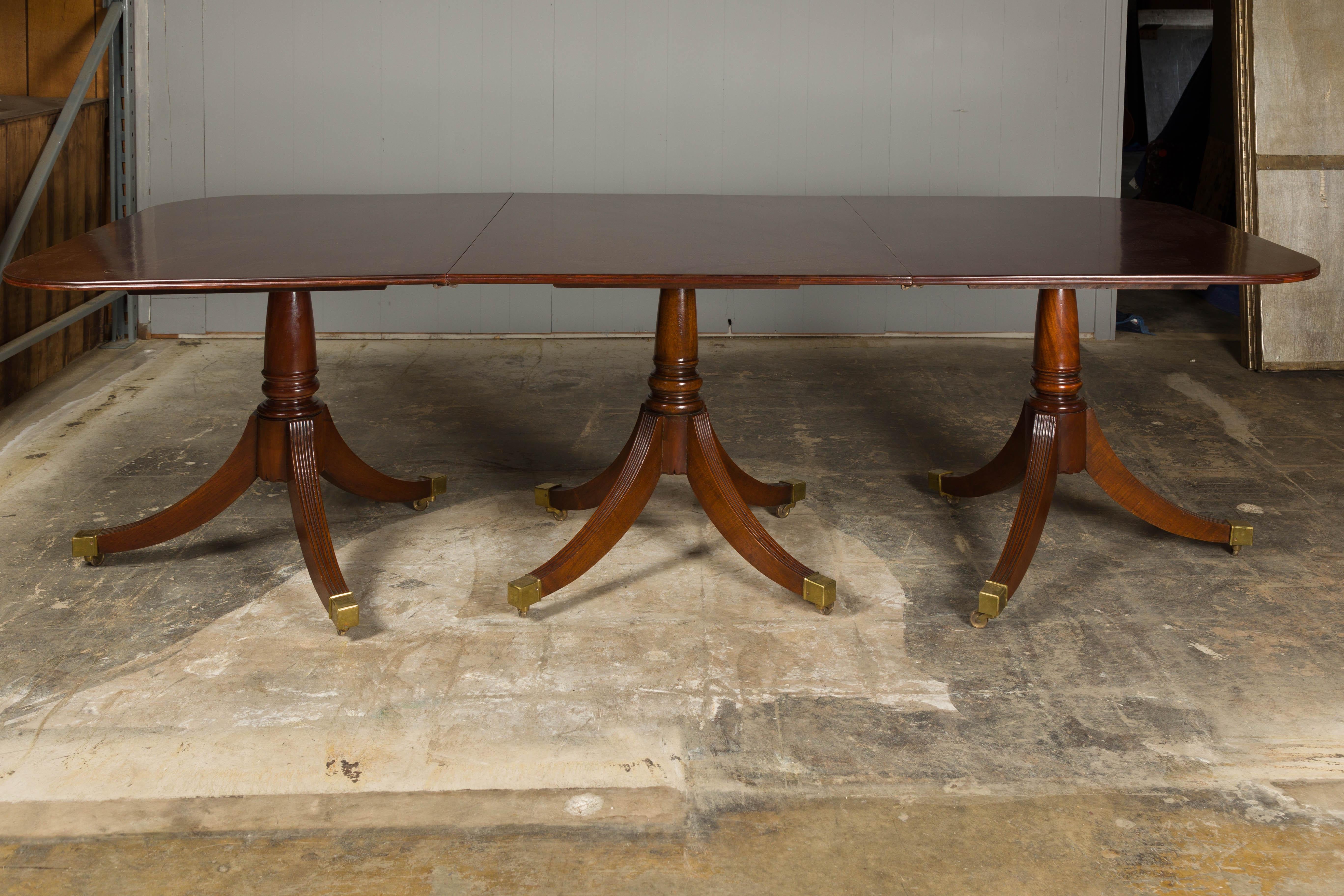 English Turn of the Century Mahogany Extension Dining Table with Quadripod Base For Sale 3