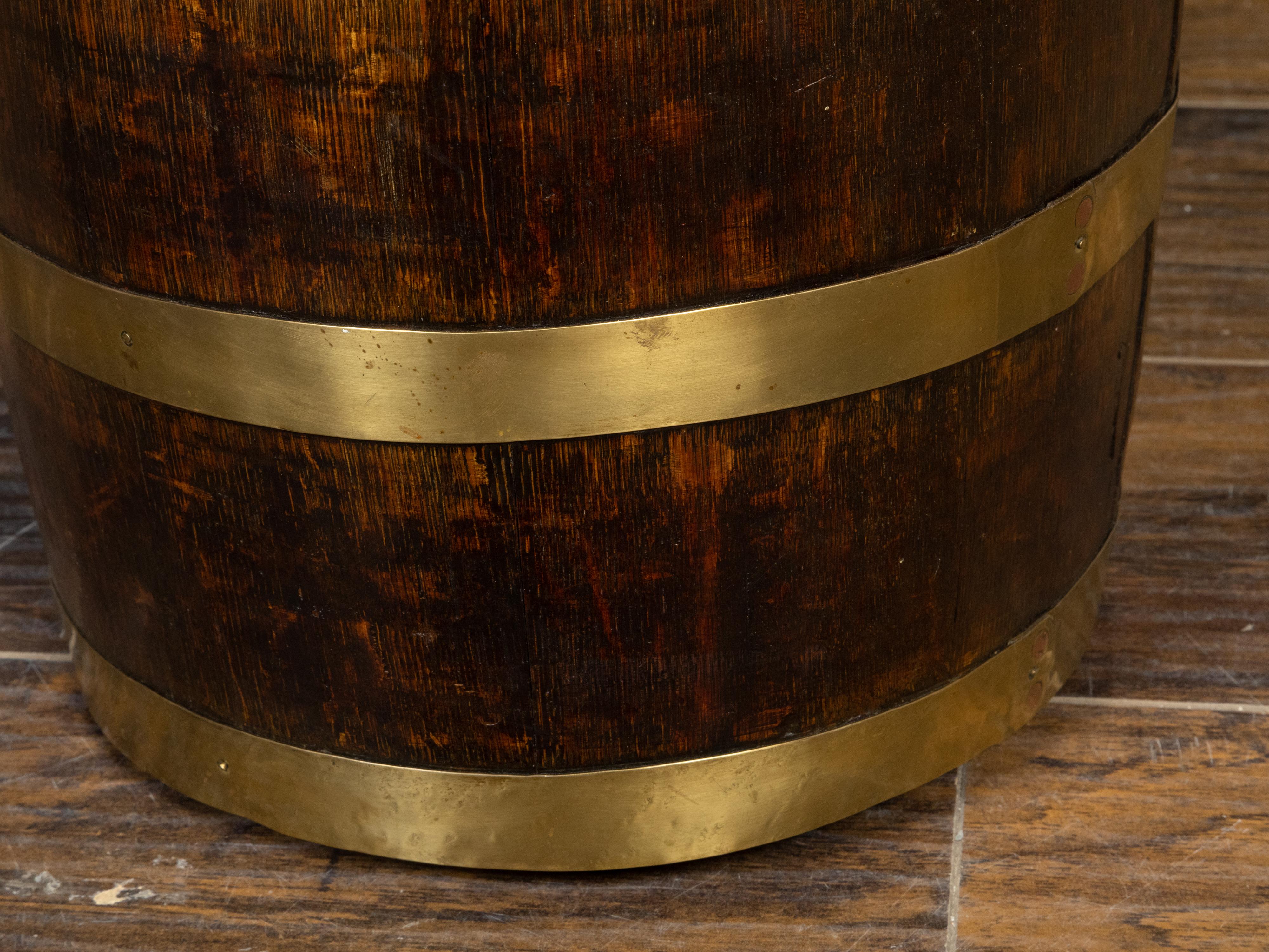 English Turn of the Century Oak Barrel with Brass Braces, circa 1900 For Sale 5