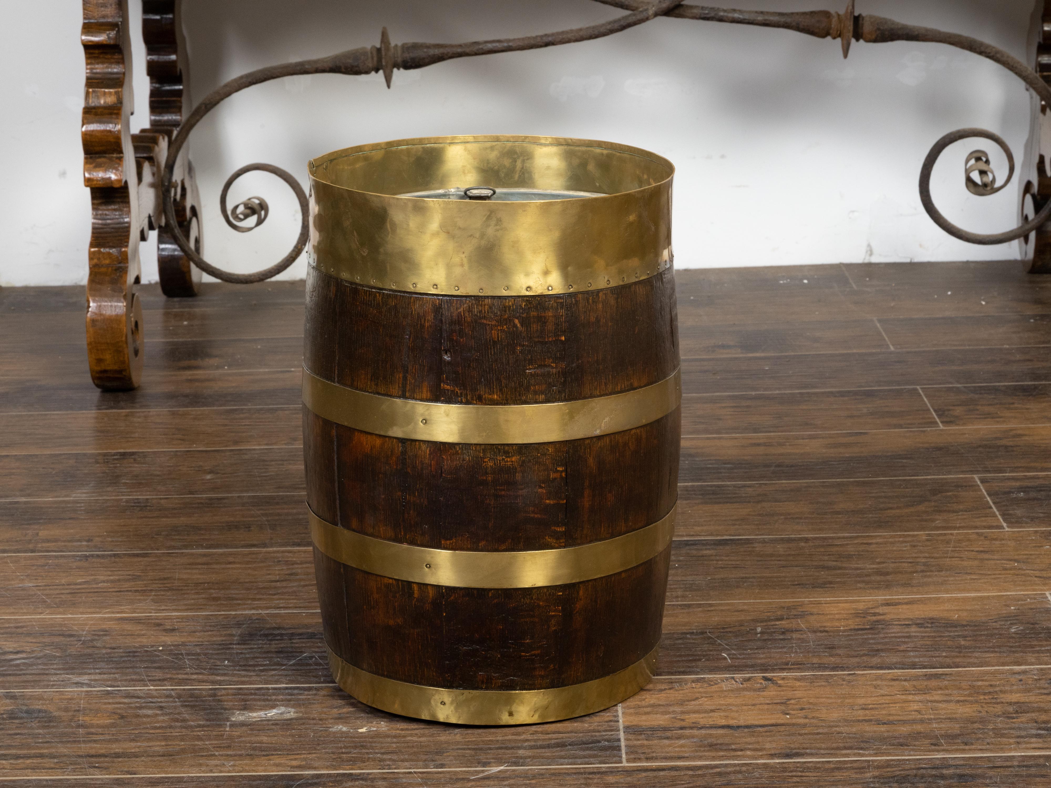 English Turn of the Century Oak Barrel with Brass Braces, circa 1900 In Good Condition For Sale In Atlanta, GA