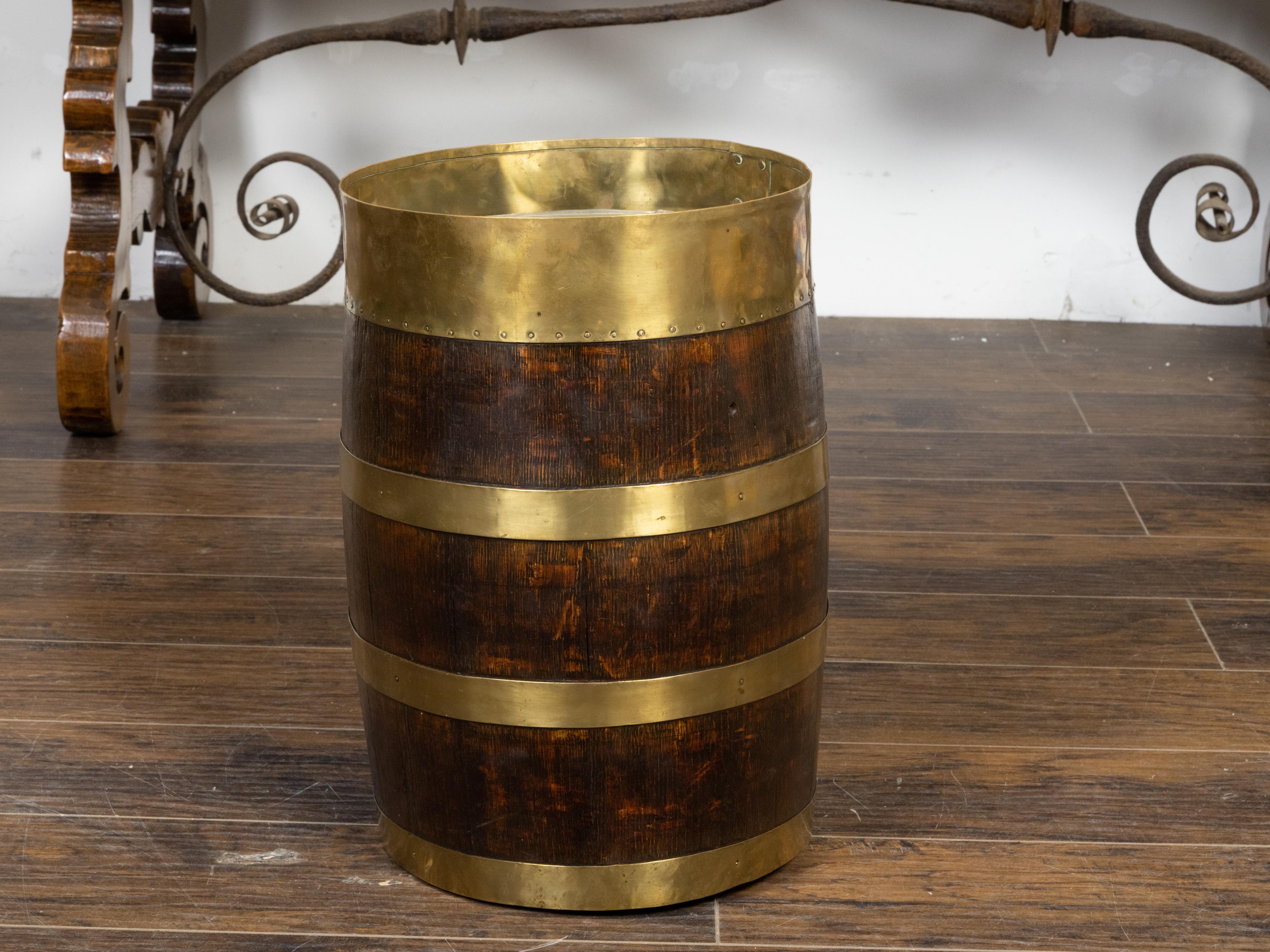 English Turn of the Century Oak Barrel with Brass Braces, circa 1900 For Sale 3