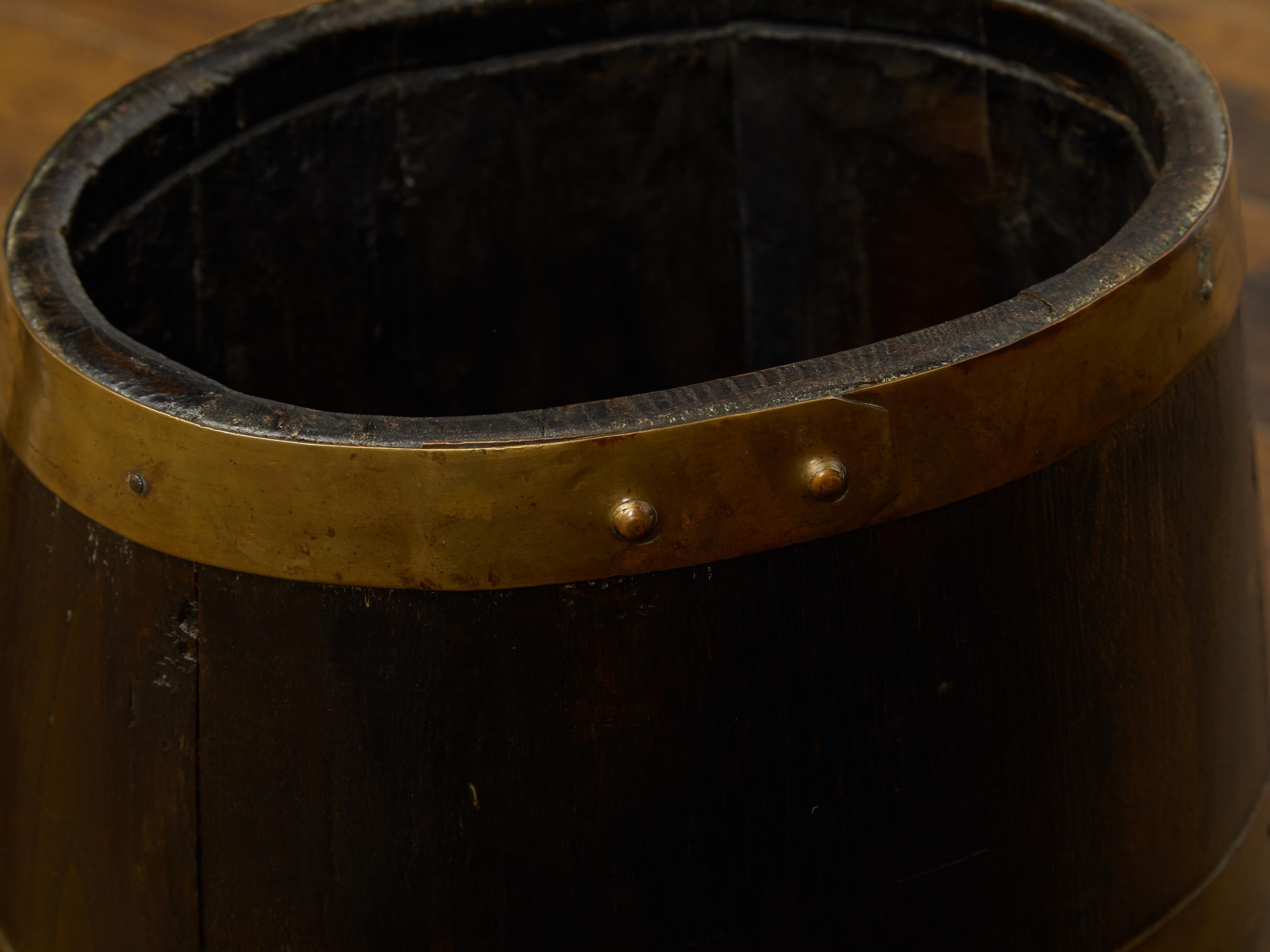 English Turn of the Century Oak Barrel with Brass Braces, circa 1900 For Sale 5