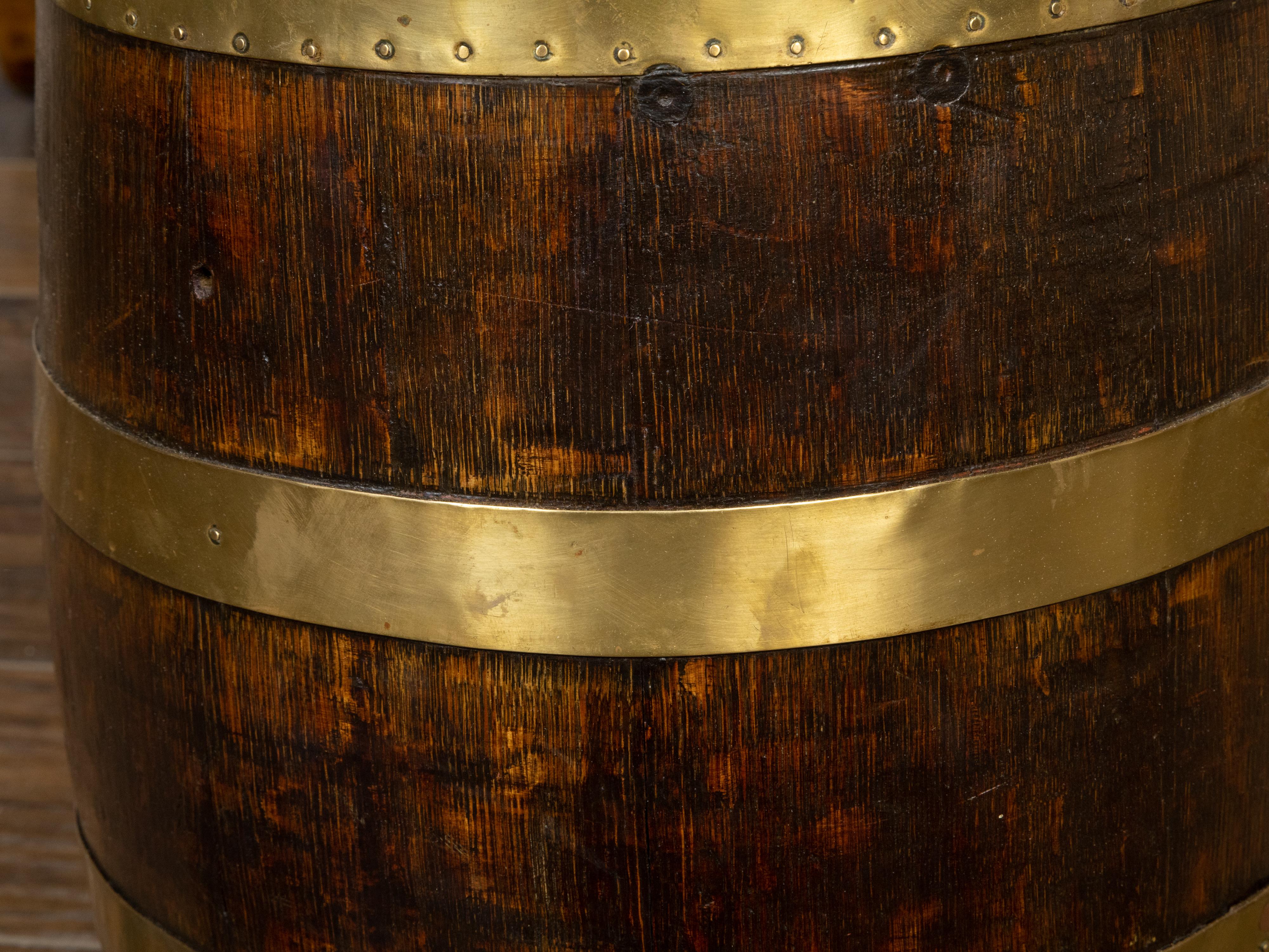 English Turn of the Century Oak Barrel with Brass Braces, circa 1900 For Sale 4