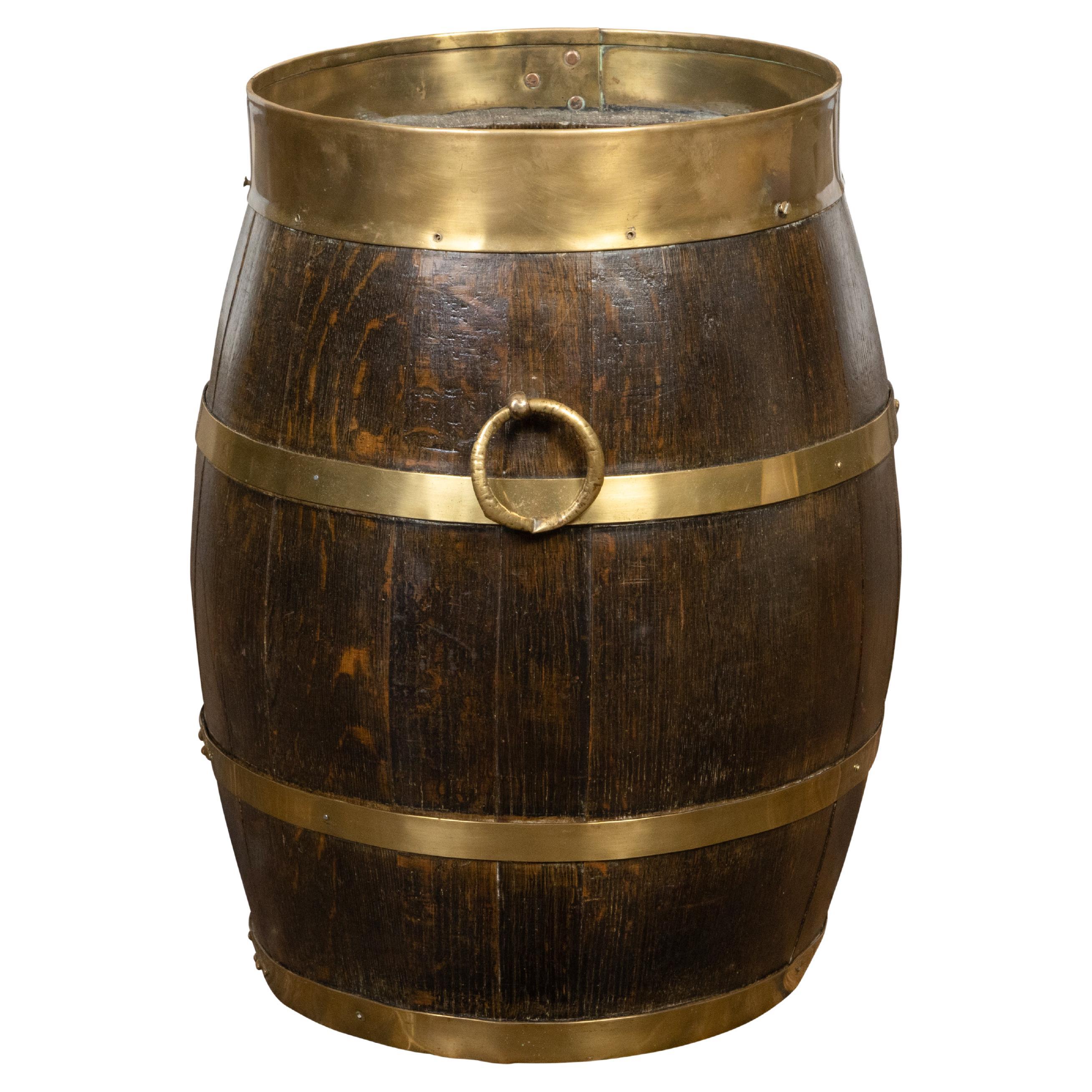 English Turn of the Century Oak Barrel with Brass Braces, circa 1900 For Sale