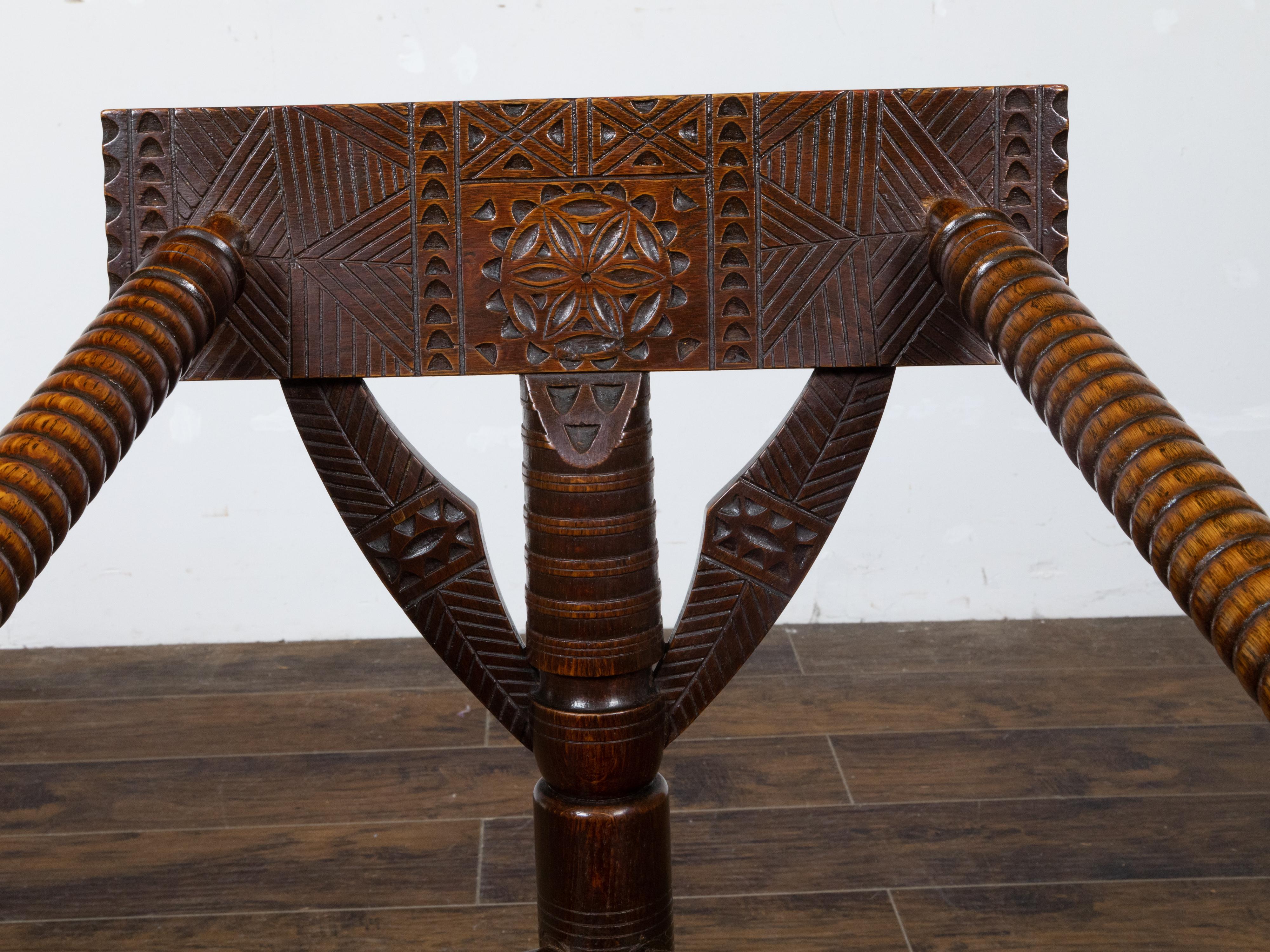 English Turn of the Century Oak Corner Chair with Carved Geometric Back Splat For Sale 4