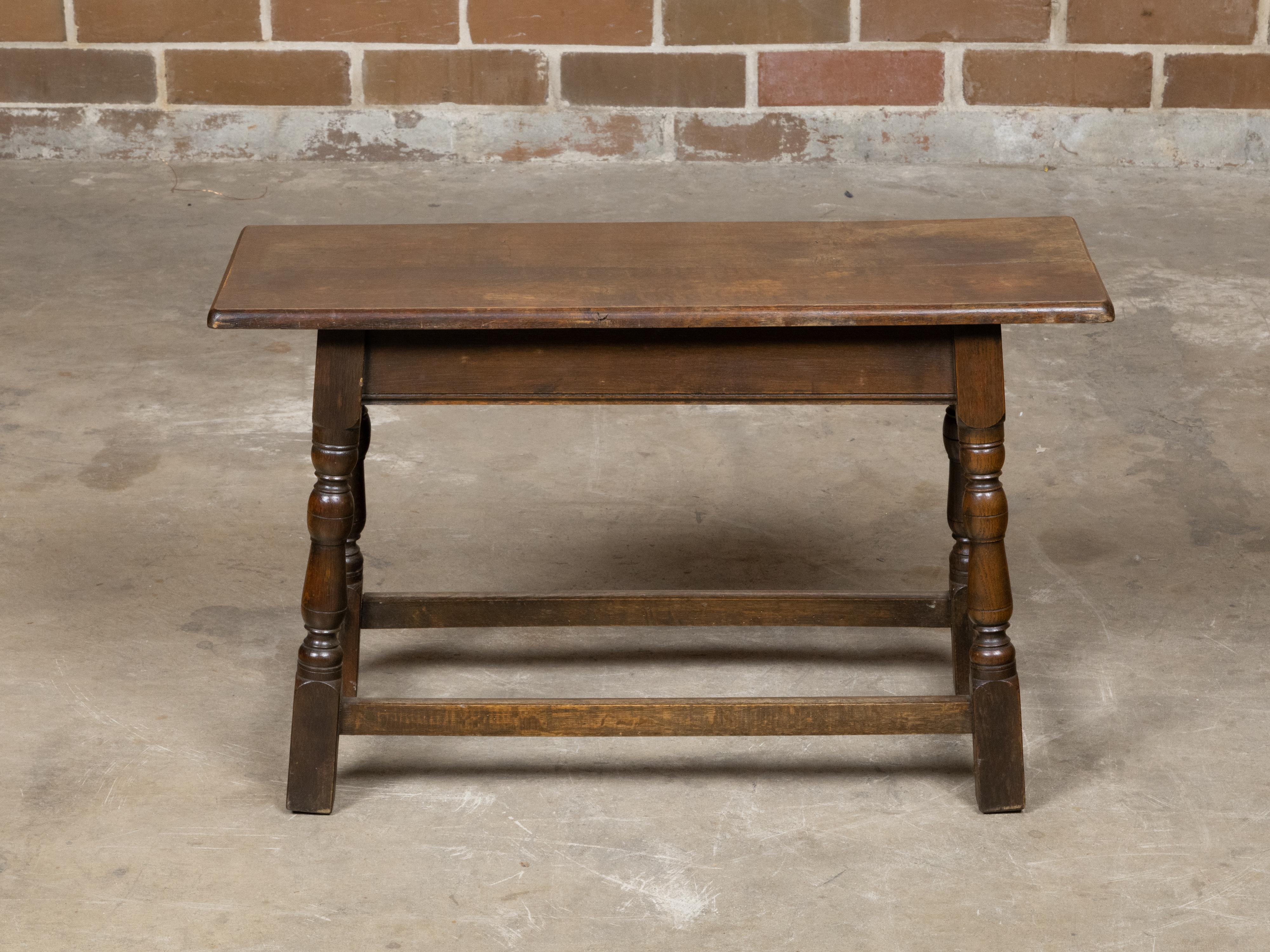 Tornito Sgabello inglese di fine secolo in Oak con gambe a balaustro tornite, circa 1900 in vendita
