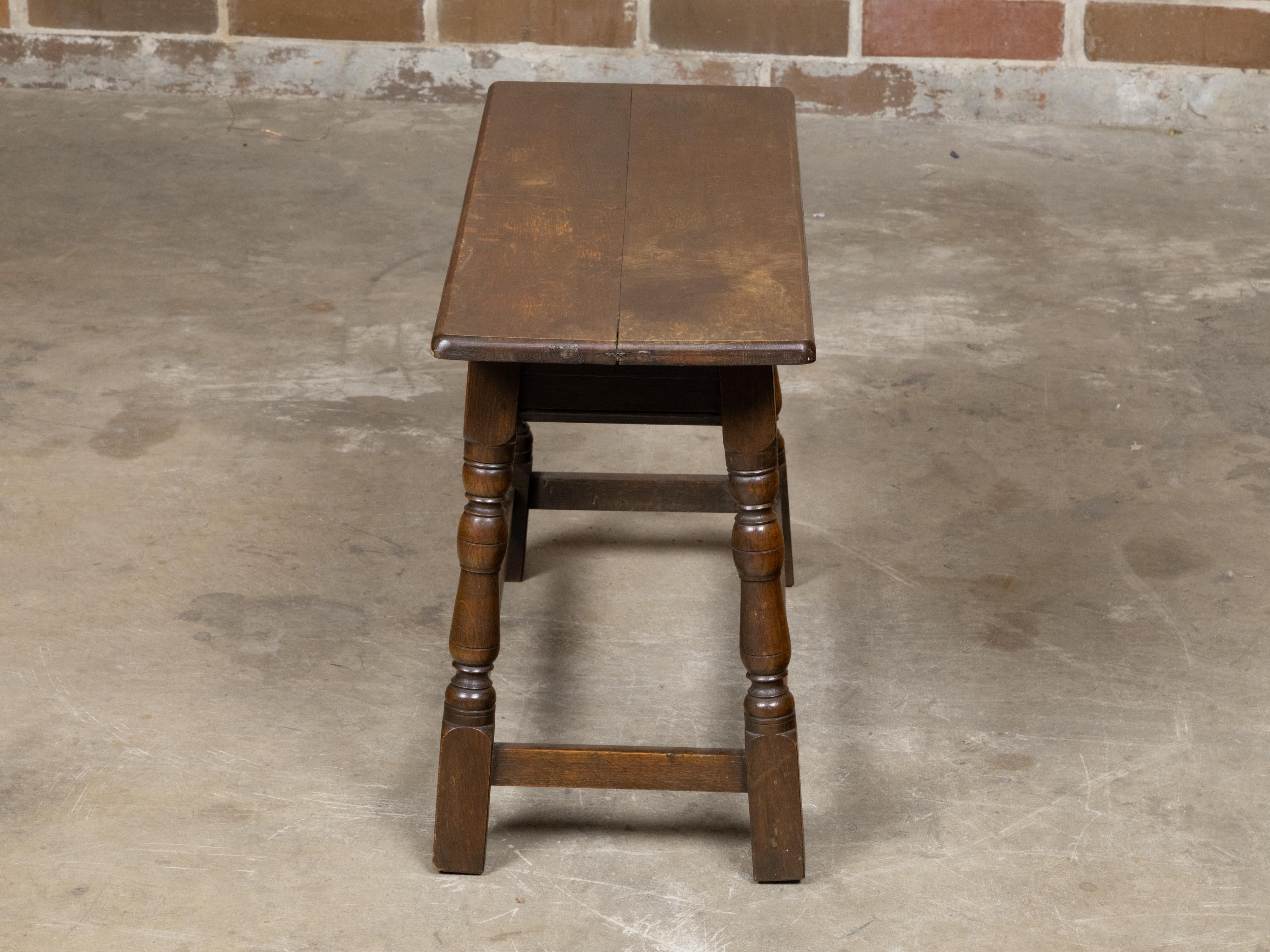 Sgabello inglese di fine secolo in Oak con gambe a balaustro tornite, circa 1900 In condizioni buone in vendita a Atlanta, GA