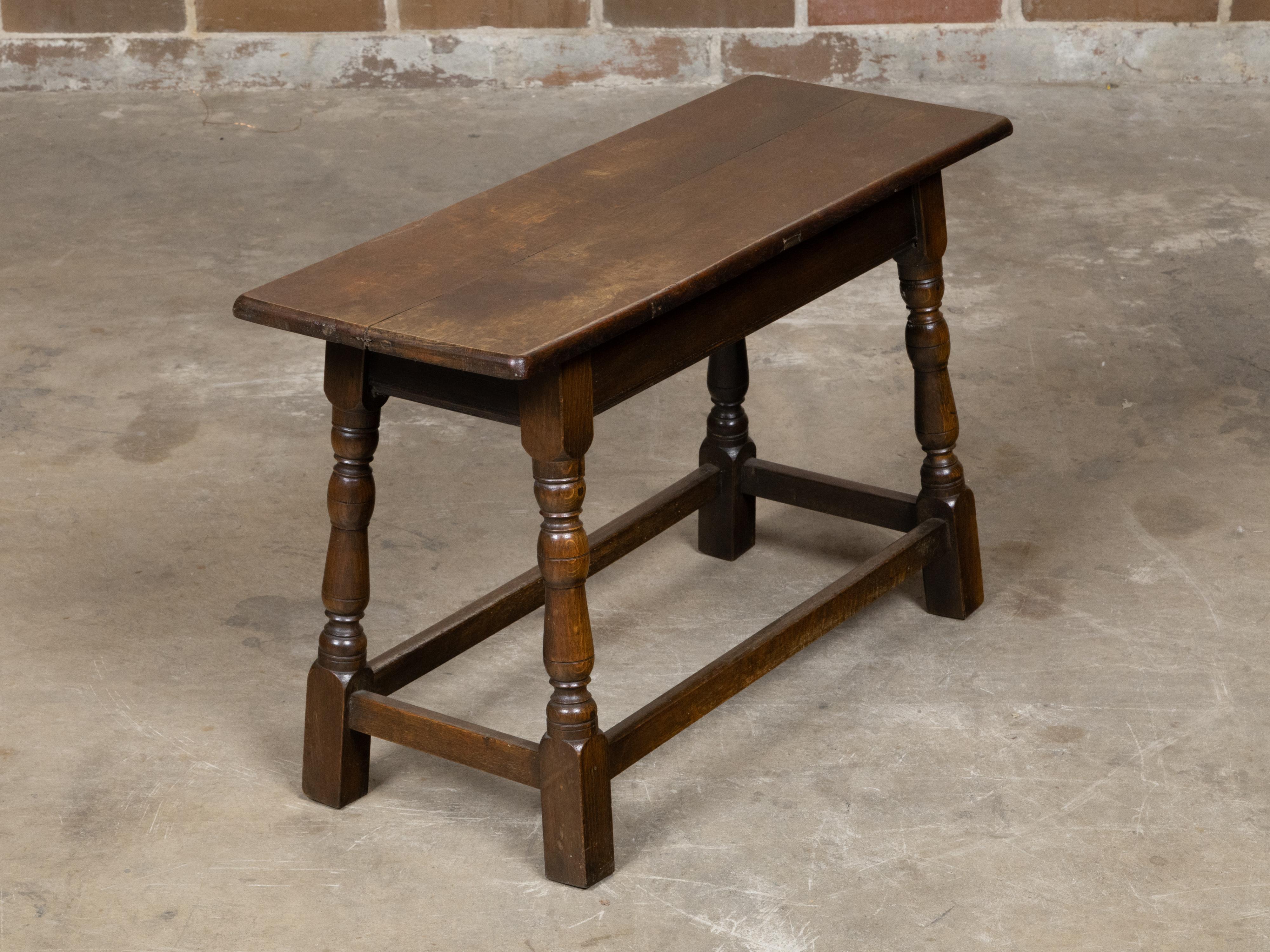 XX secolo Sgabello inglese di fine secolo in Oak con gambe a balaustro tornite, circa 1900 in vendita