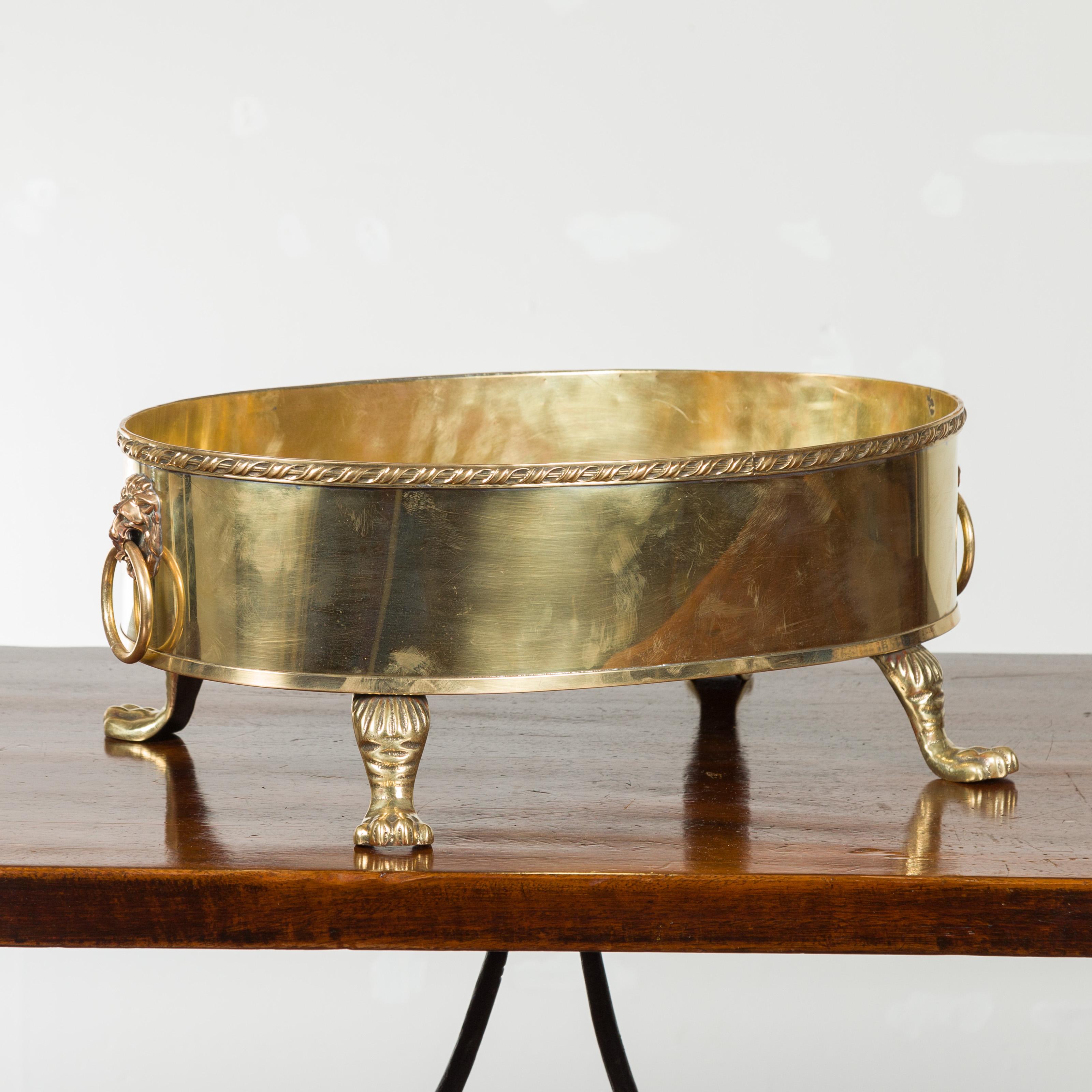 English Turn of the Century Oval Brass Cachepot with Lion Heads and Paw Feet In Good Condition In Atlanta, GA