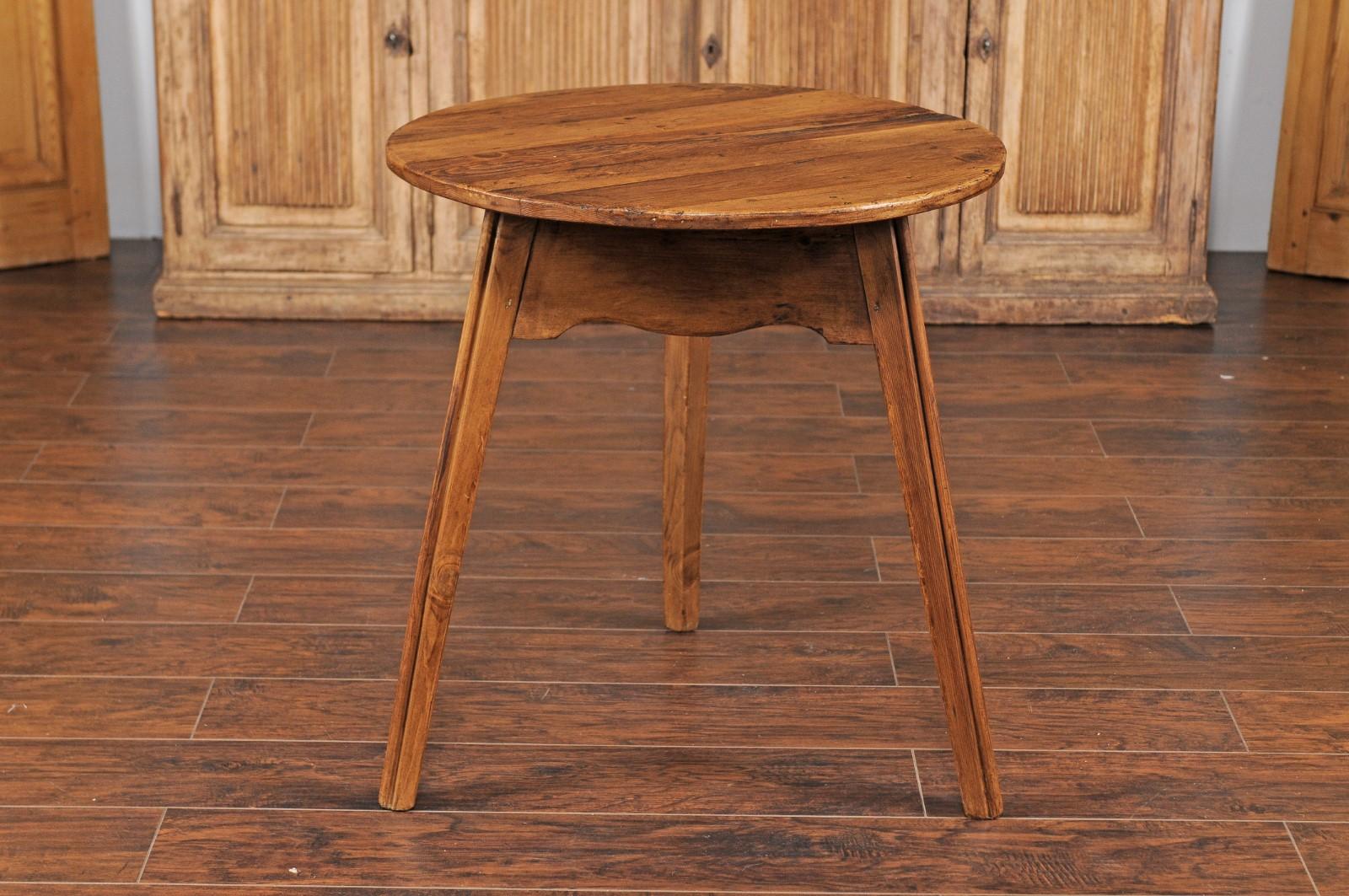 20th Century English Turn of the Century Pine Cricket Table with Scalloped Apron, circa 1900 For Sale