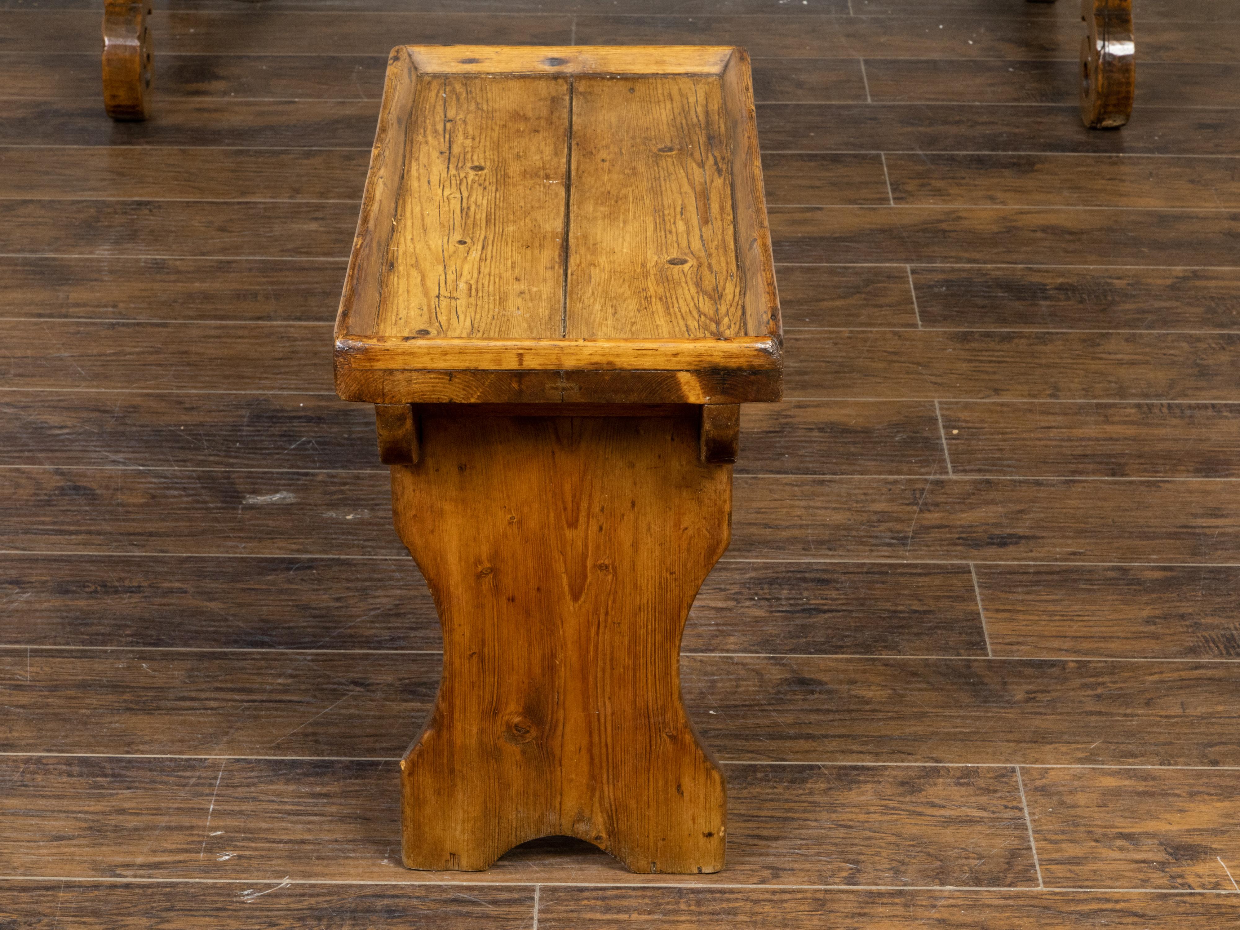 English Turn of the Century Pine Drinks Table with Tray Top and Carved Legs 1