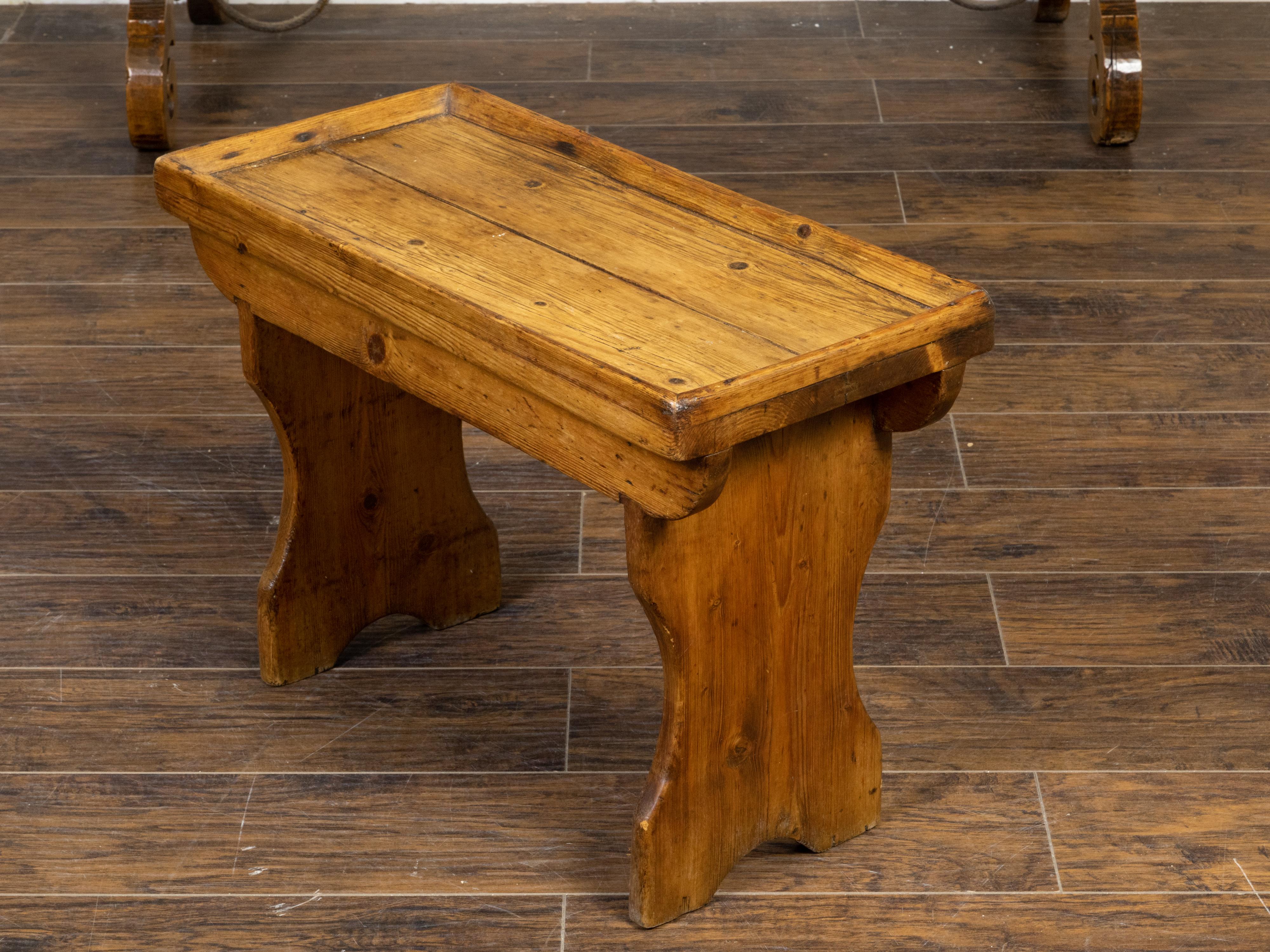 English Turn of the Century Pine Drinks Table with Tray Top and Carved Legs 2