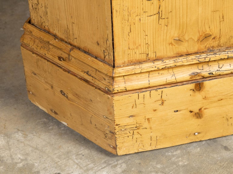 English Turn of the Century Rustic Pine Hexagonal Pedestal, circa 1900 For Sale at 1stDibs